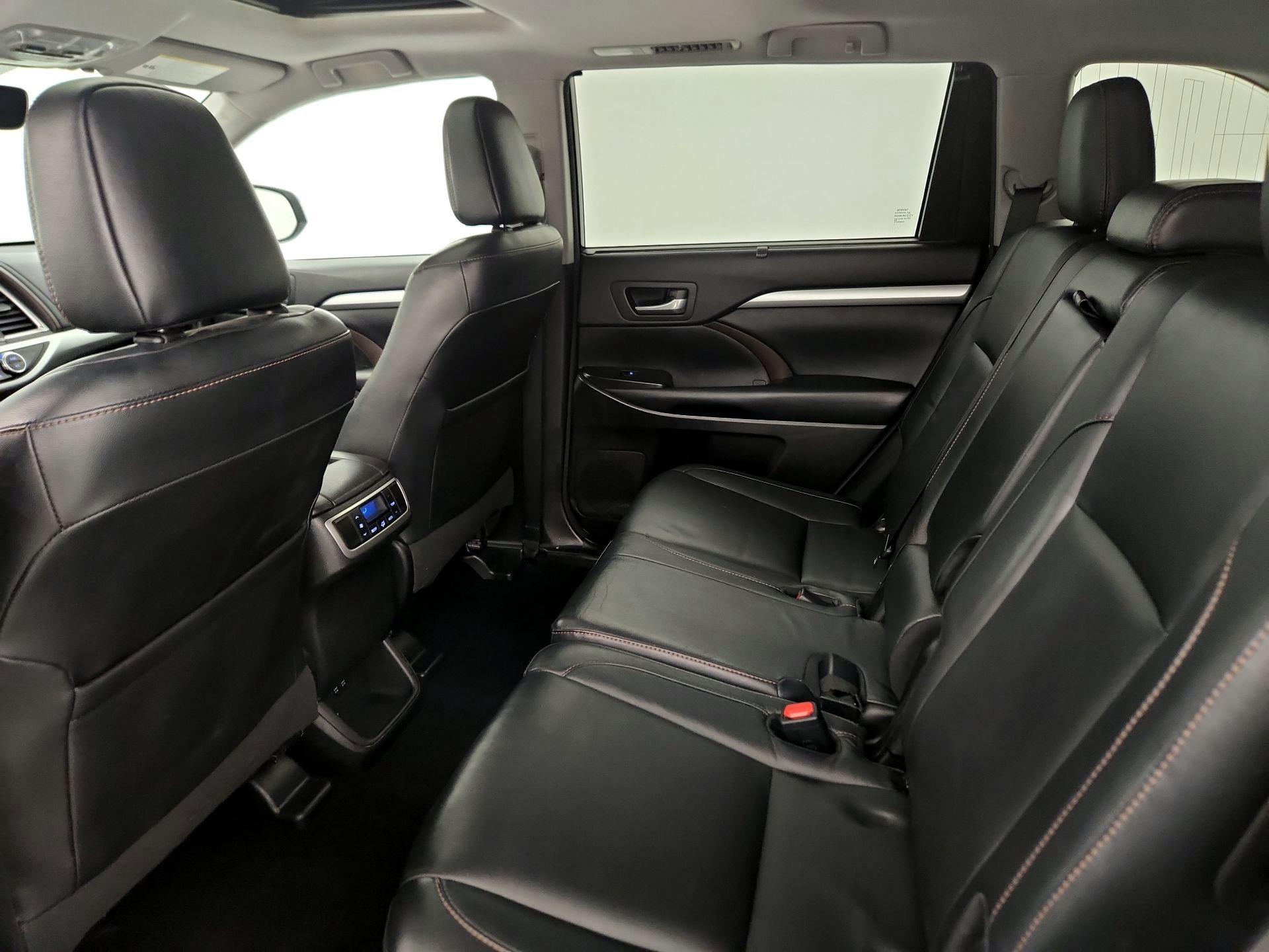 Thumbnail: 2018 Toyota Highlander - 20