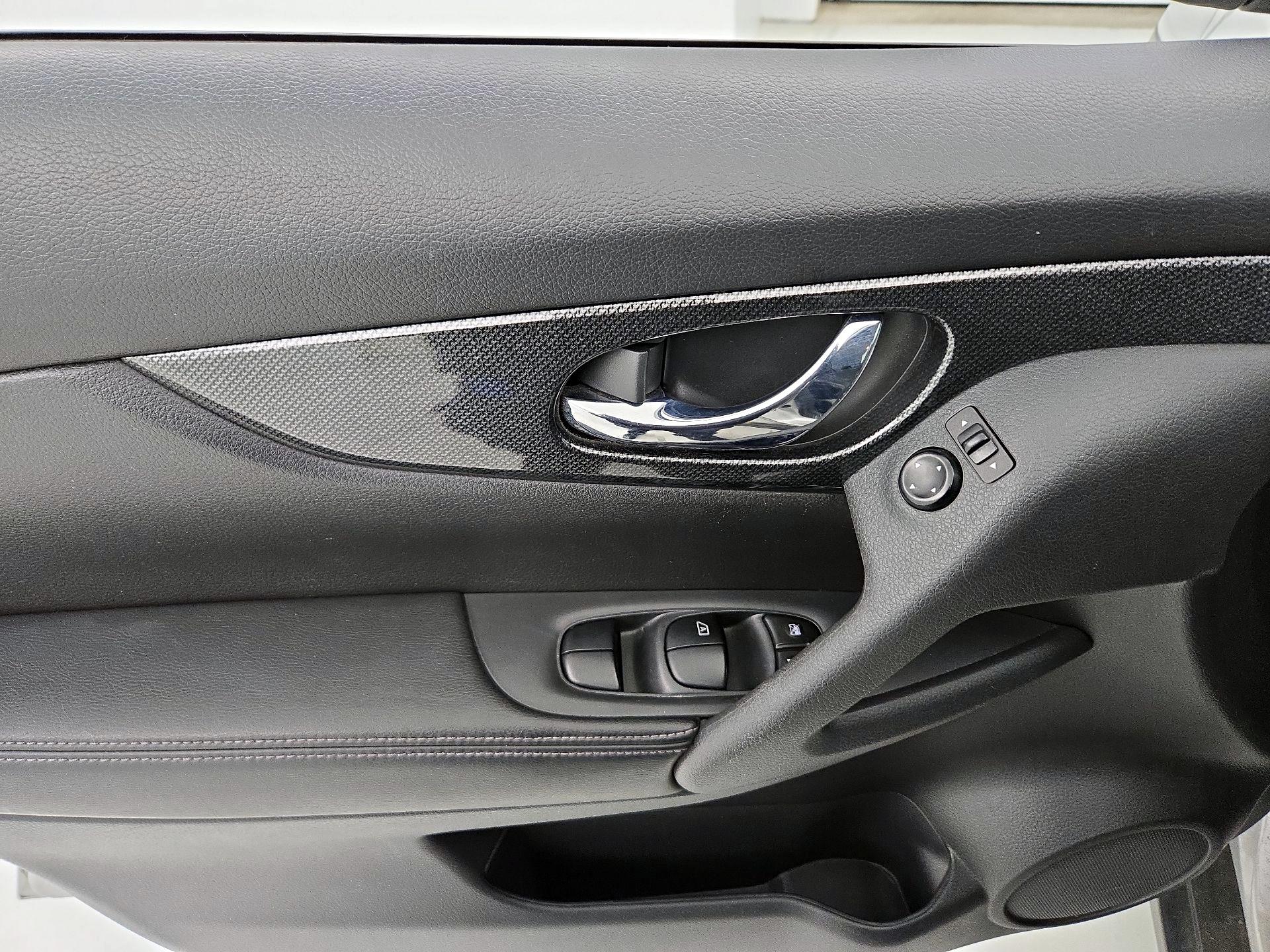 Thumbnail: 2016 Nissan Rogue - 12