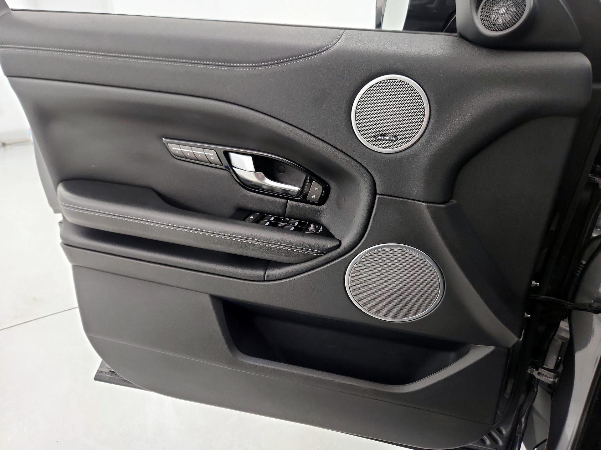 Thumbnail: 2018 Land Rover Range Rover Evoque - 12