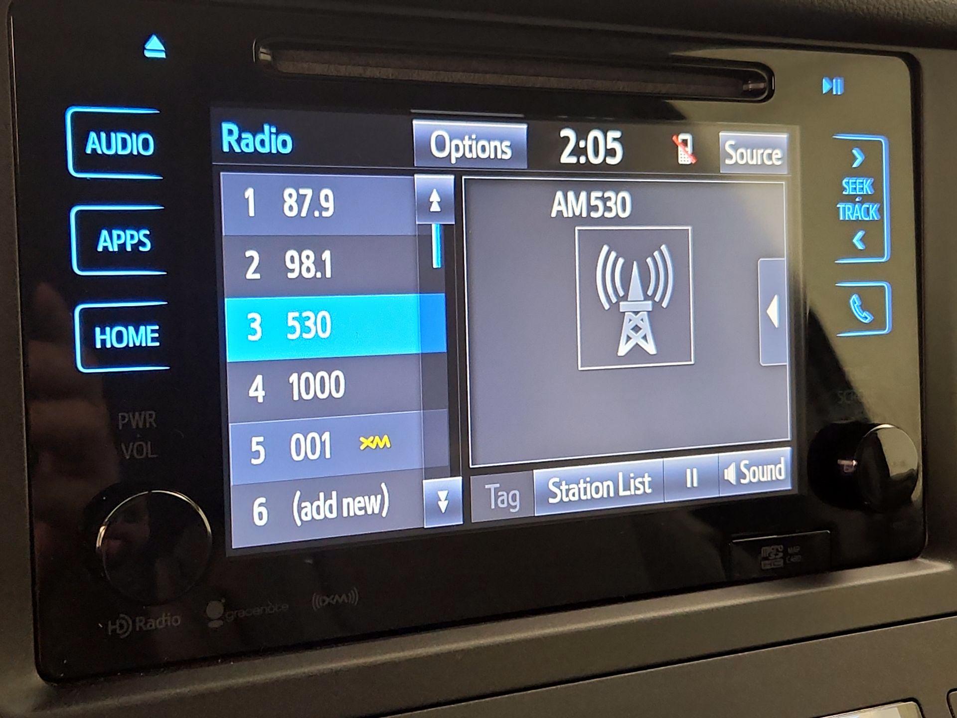 Thumbnail: 2017 Toyota Sienna - 16