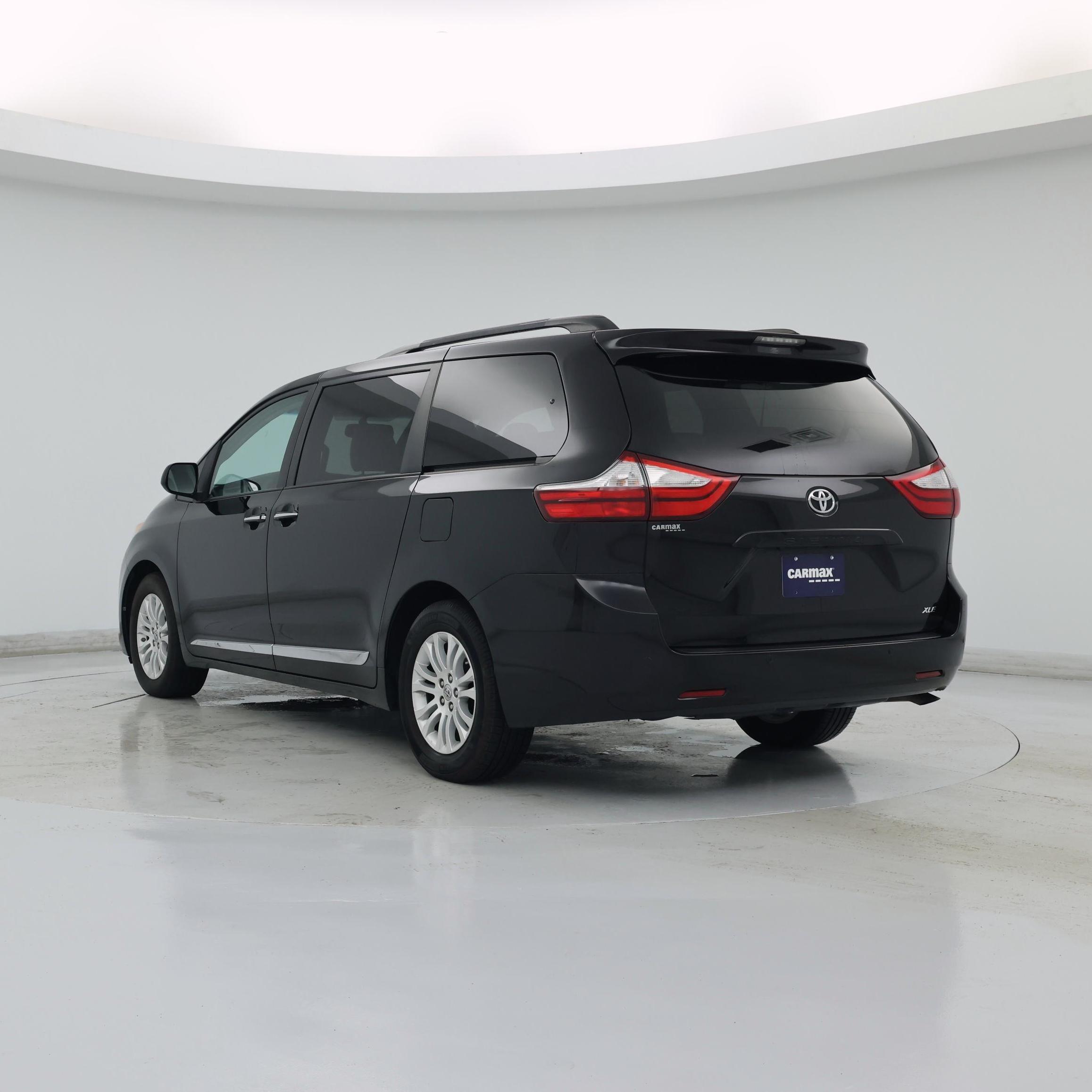 Thumbnail: 2017 Toyota Sienna - 2