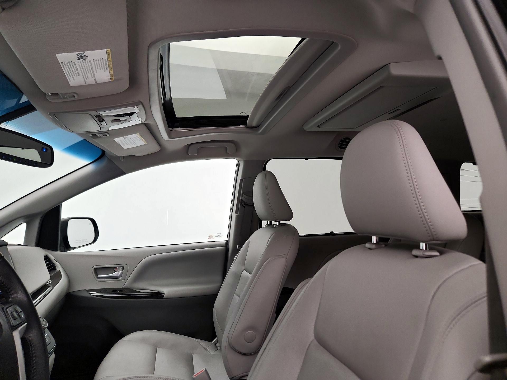 Thumbnail: 2017 Toyota Sienna - 20