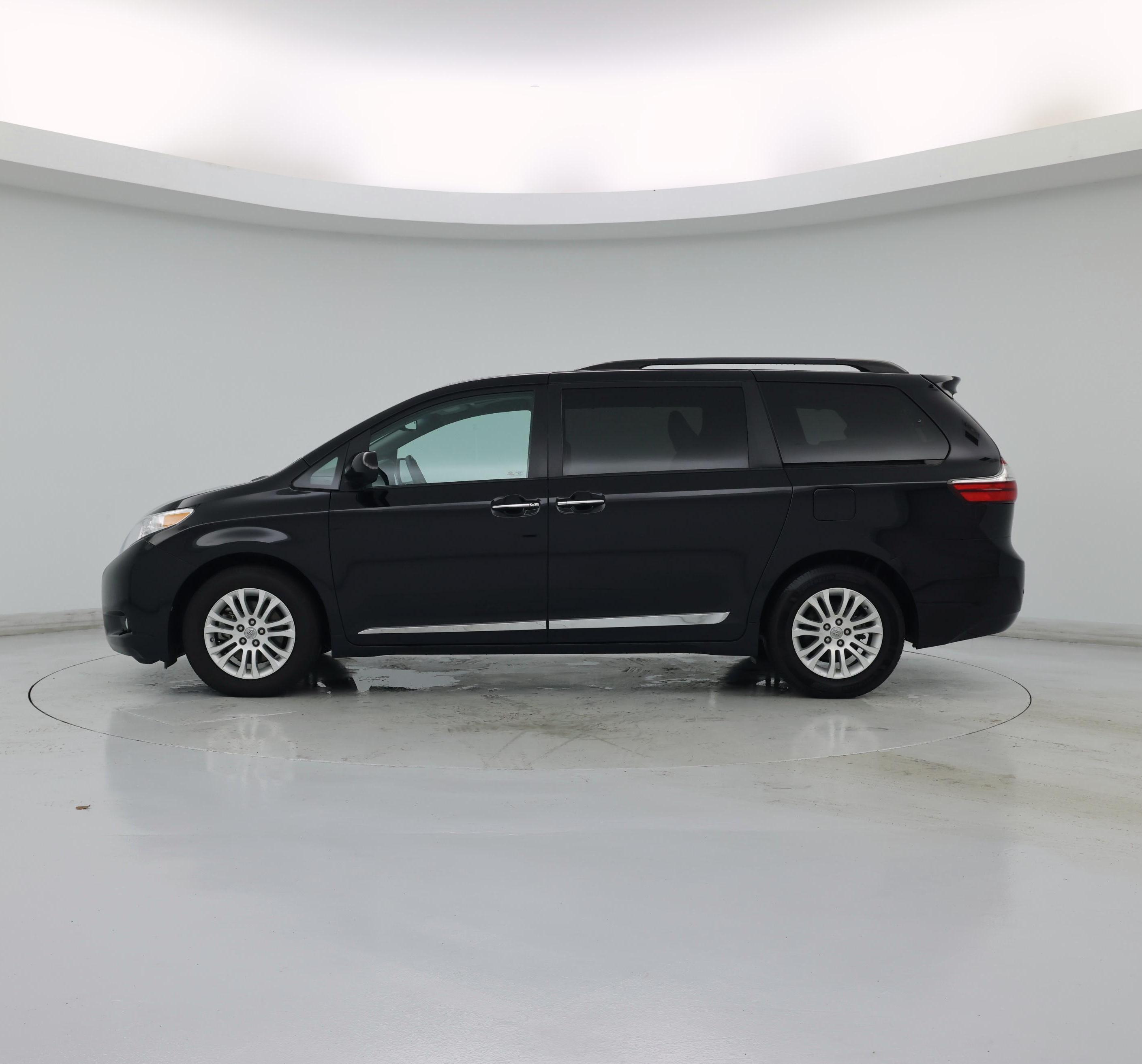 Thumbnail: 2017 Toyota Sienna - 3