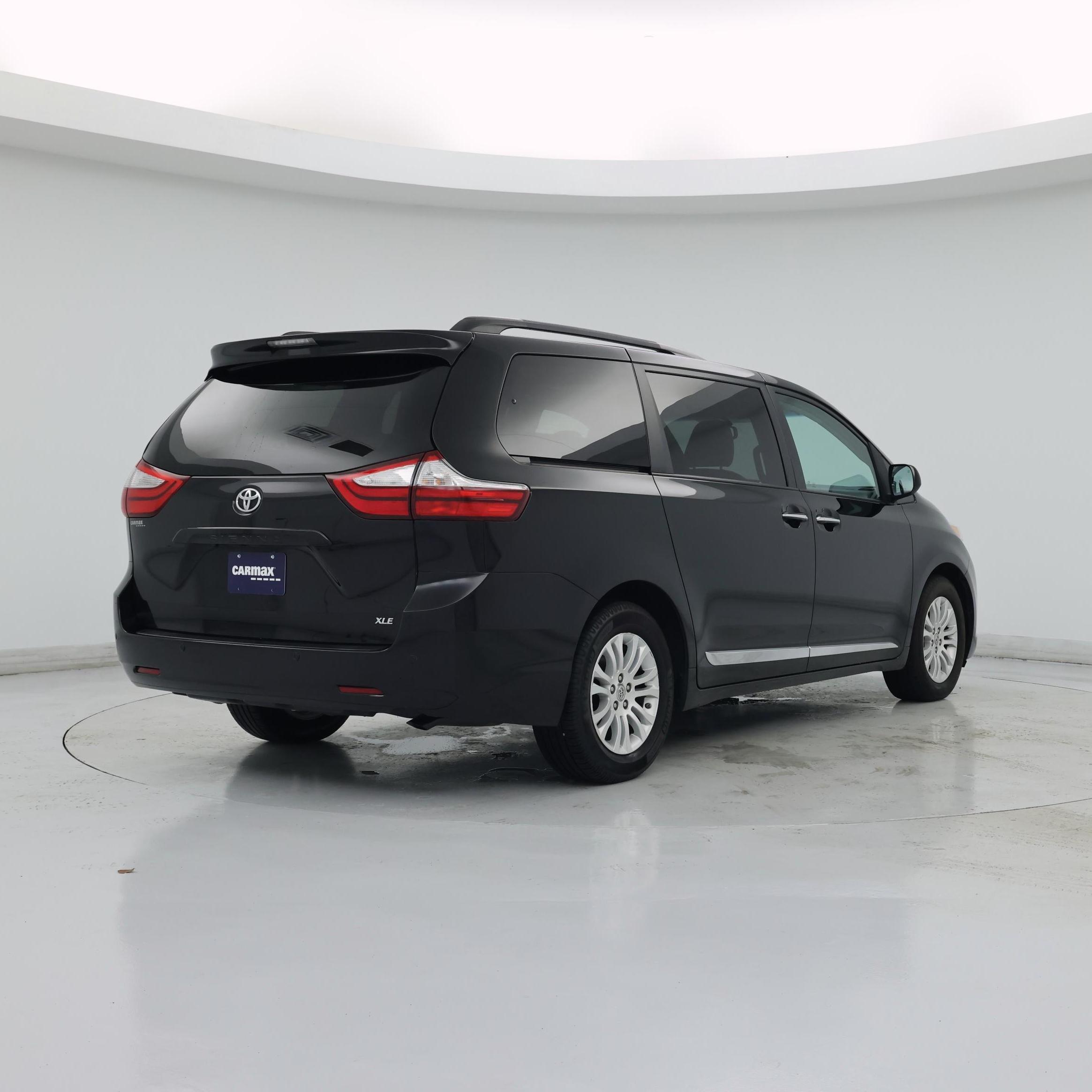 Thumbnail: 2017 Toyota Sienna - 8