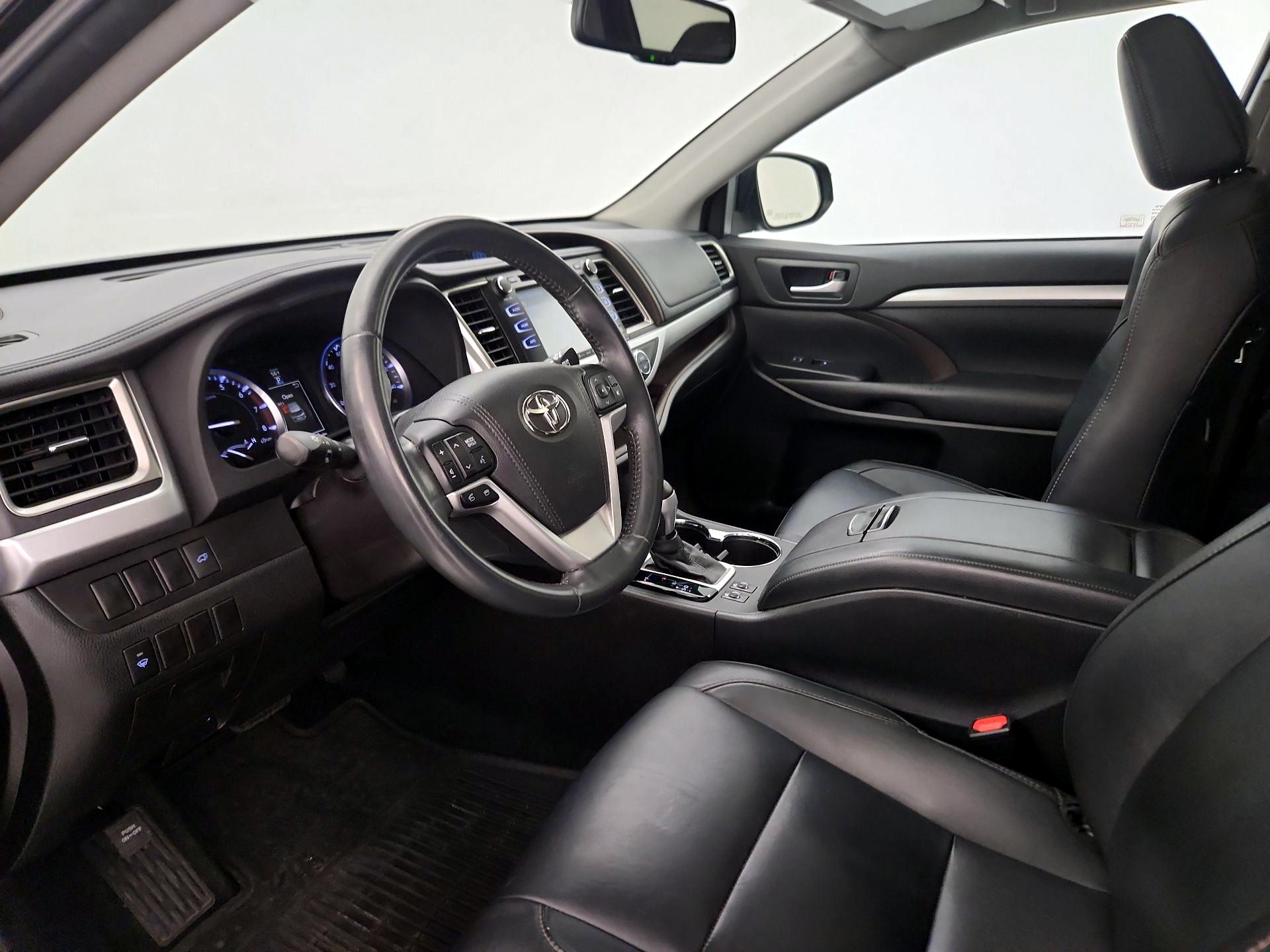 Thumbnail: 2016 Toyota Highlander - 11