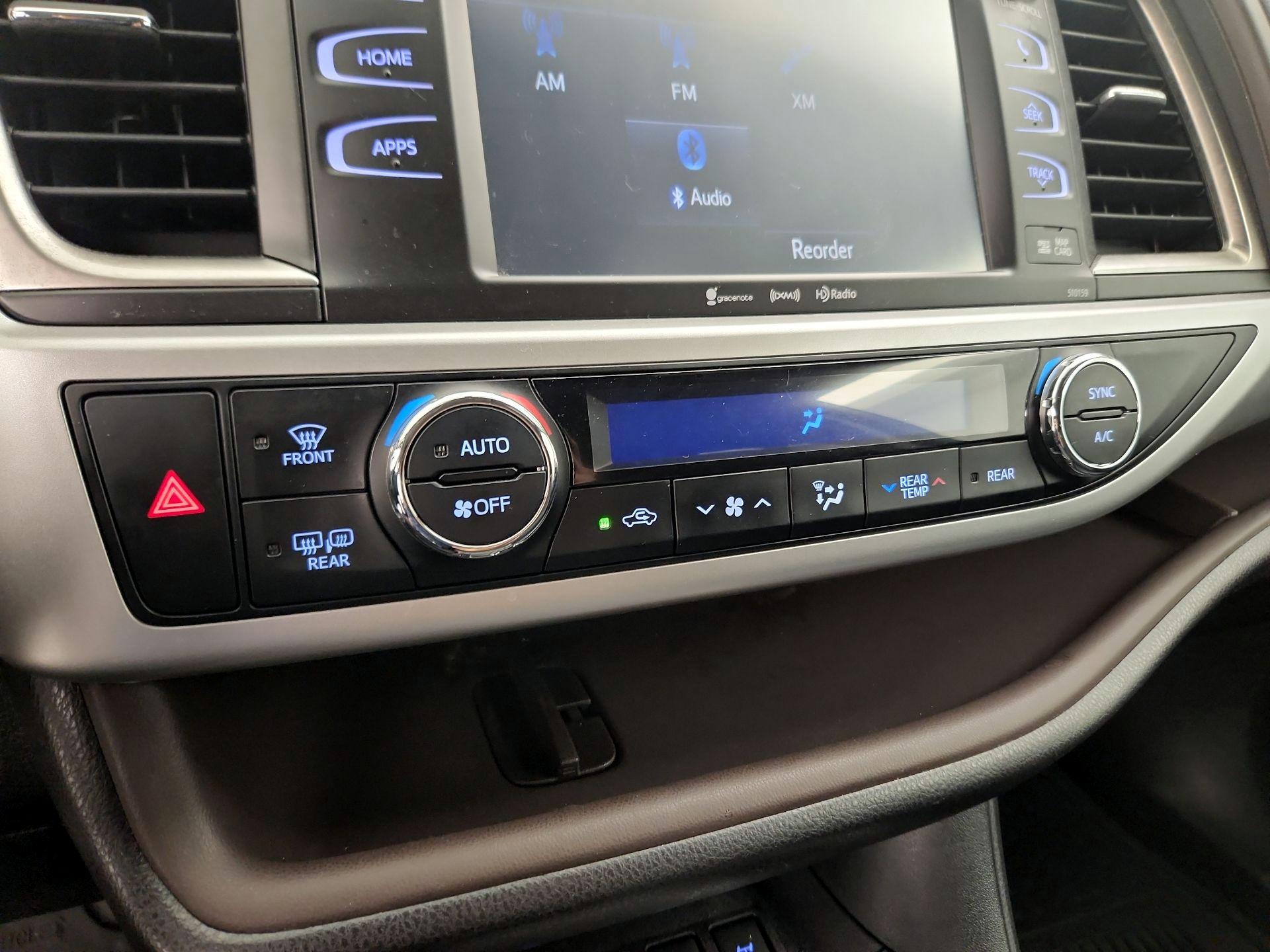 Thumbnail: 2016 Toyota Highlander - 16