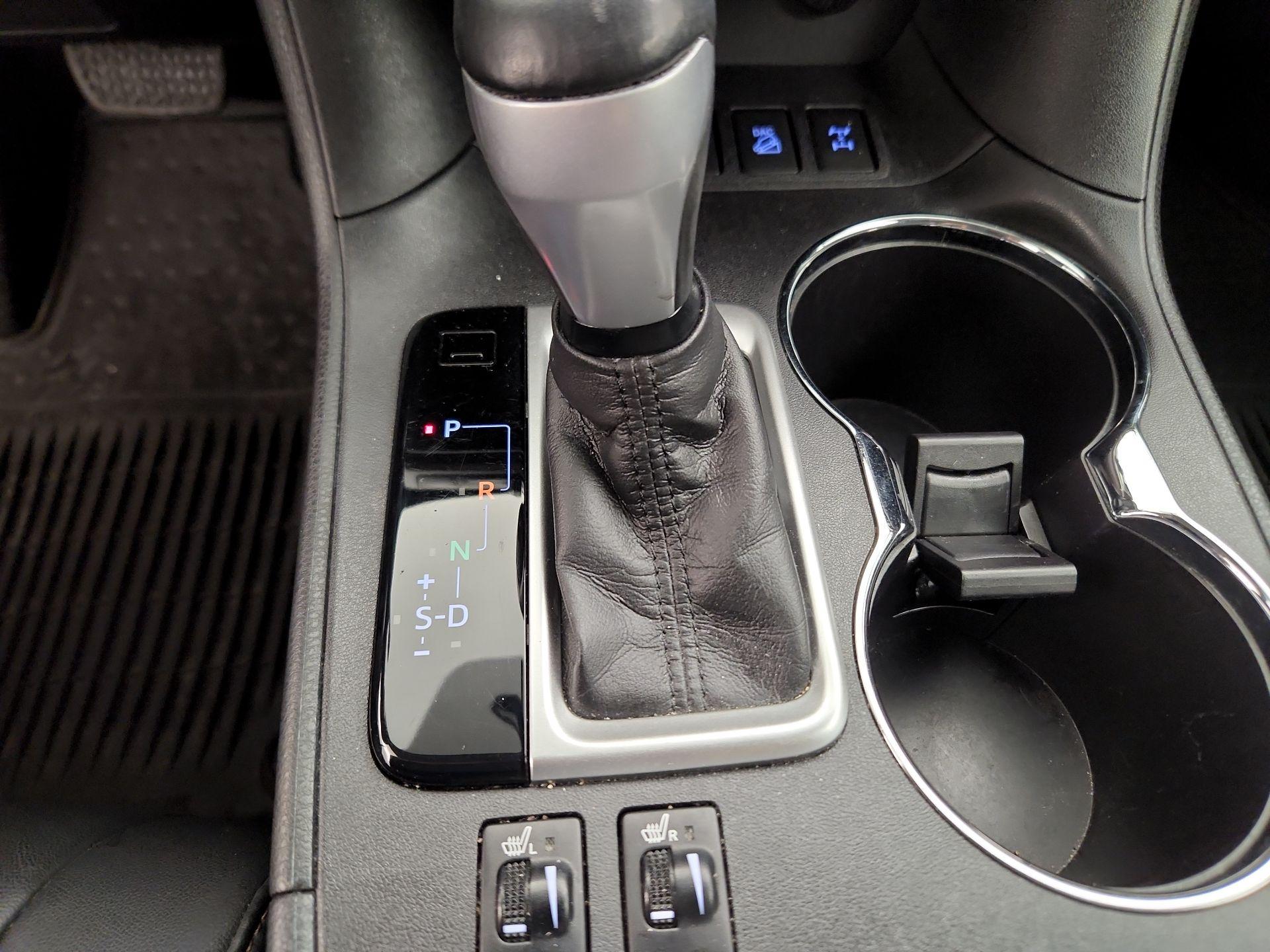 Thumbnail: 2016 Toyota Highlander - 17