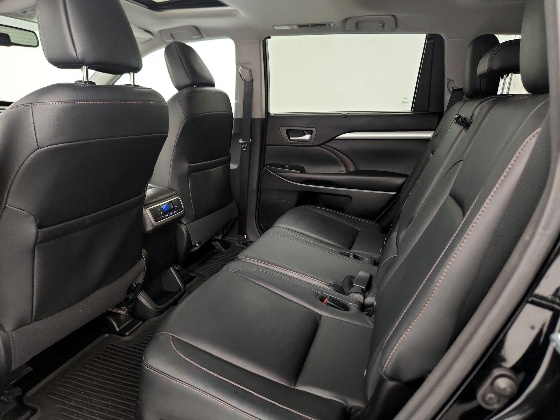 Thumbnail: 2016 Toyota Highlander - 20