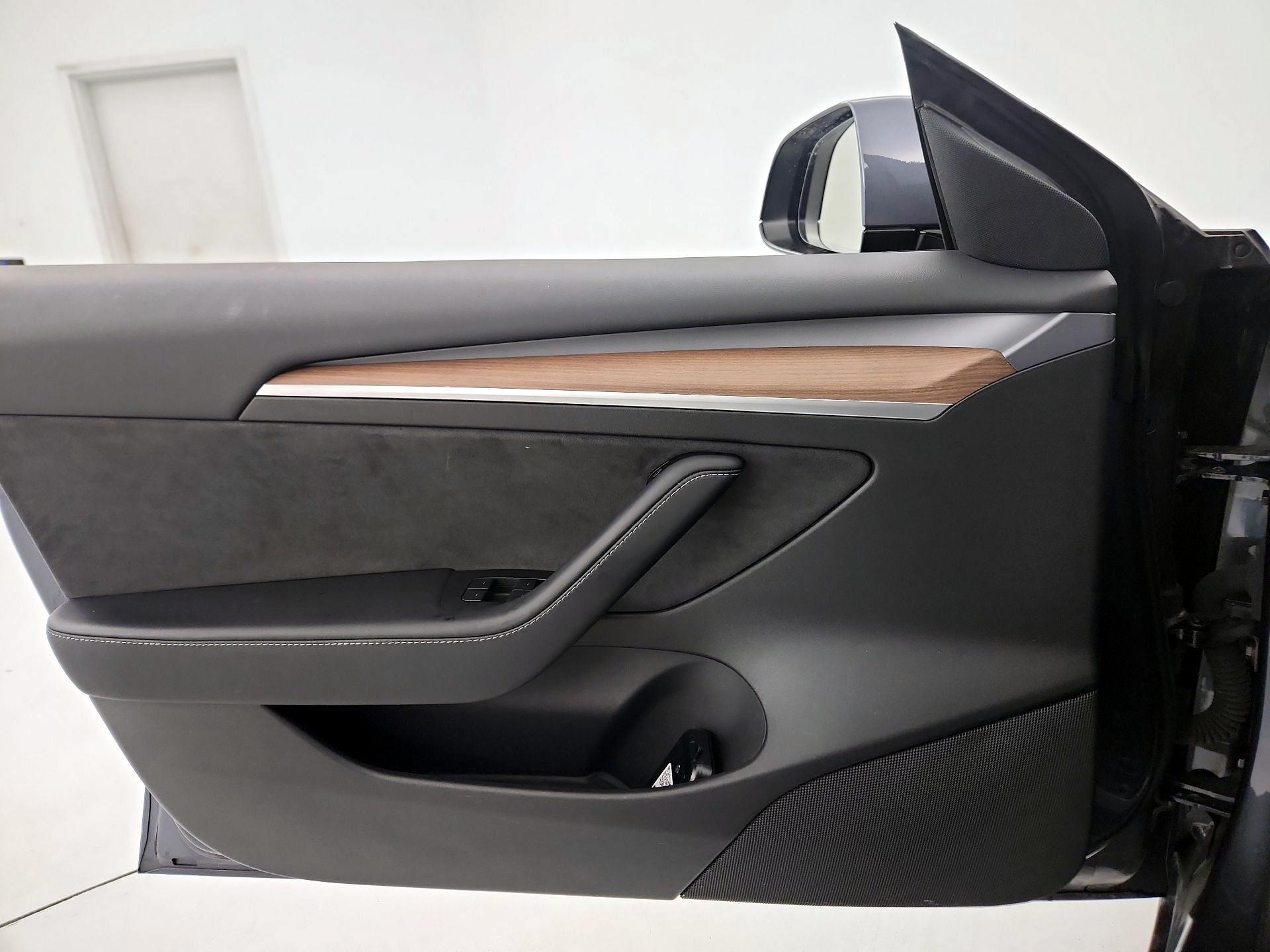 Thumbnail: 2022 Tesla Model 3 - 12