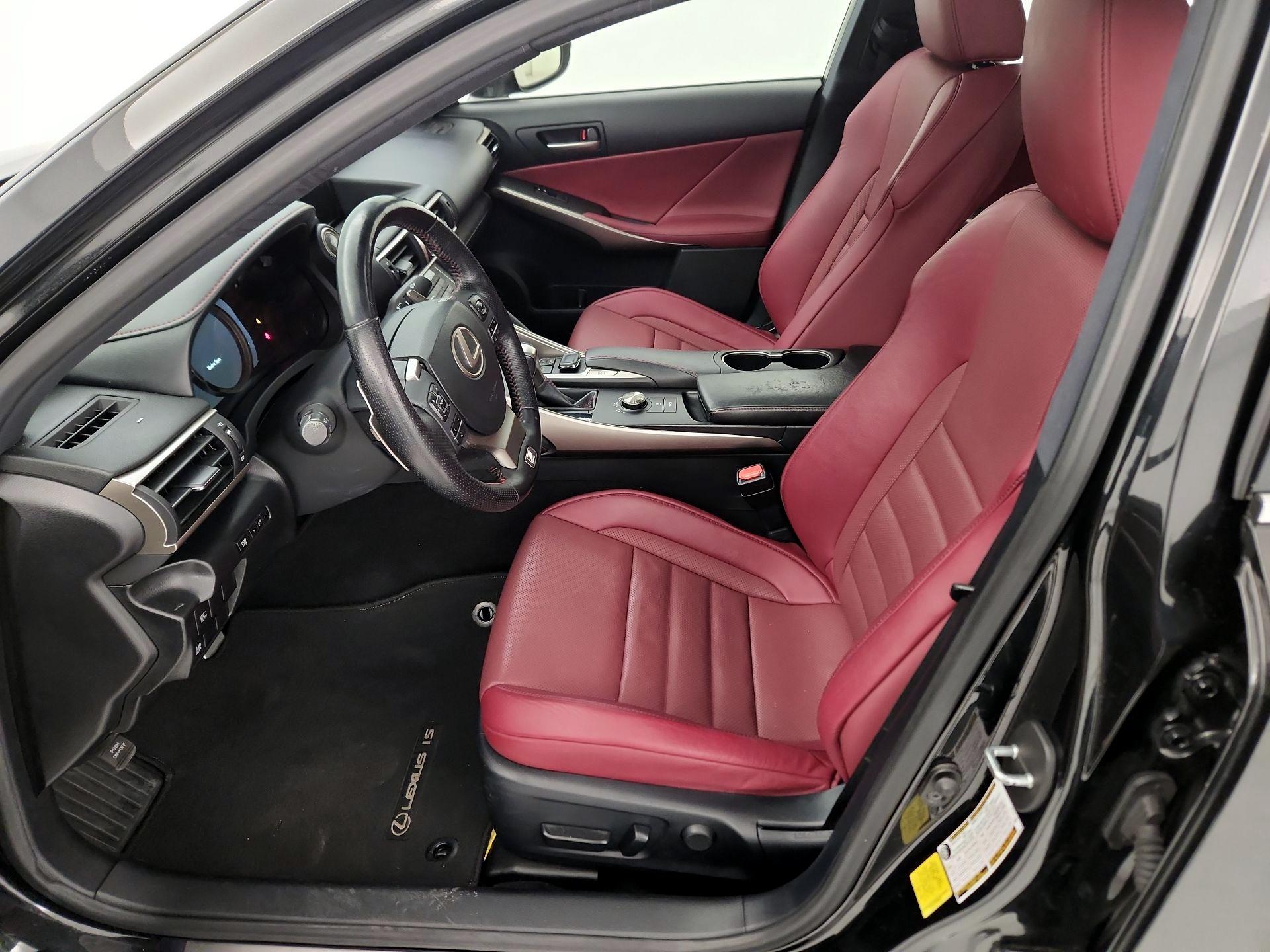 Thumbnail: 2019 Lexus IS - 11