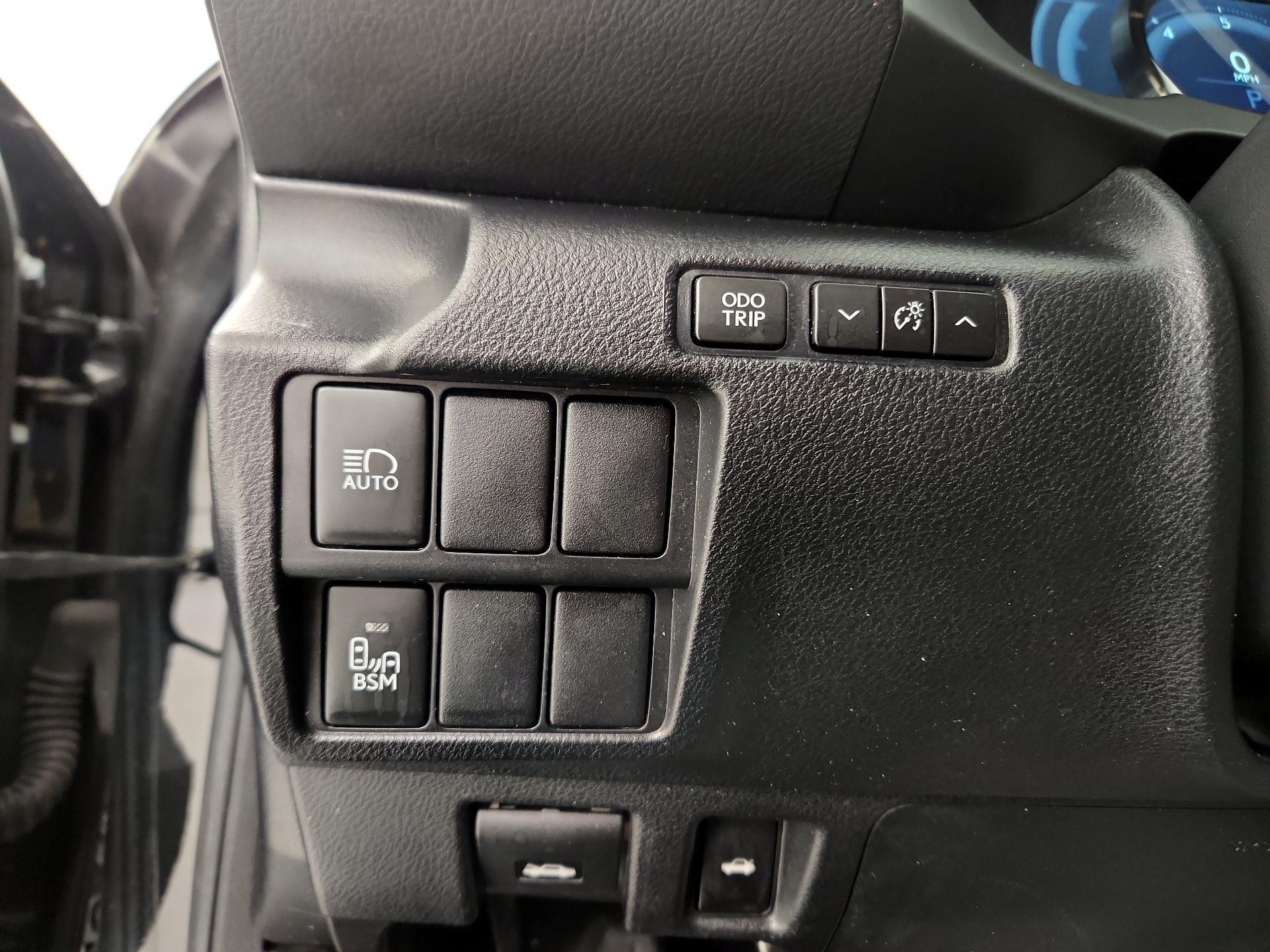 Thumbnail: 2019 Lexus IS - 13