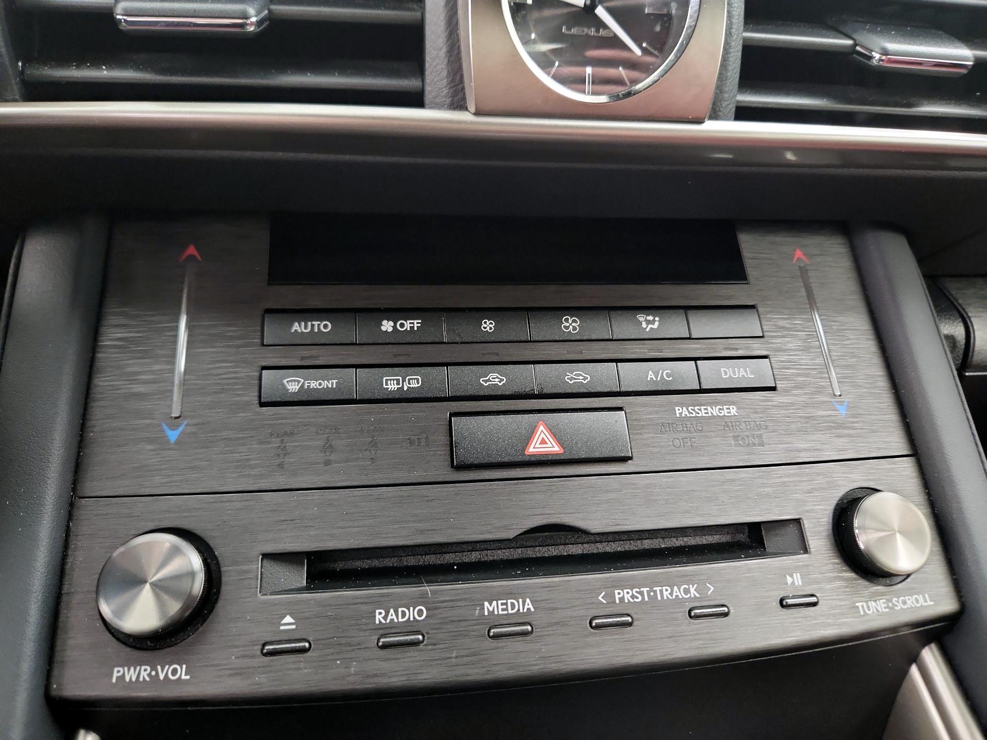 Thumbnail: 2019 Lexus IS - 17