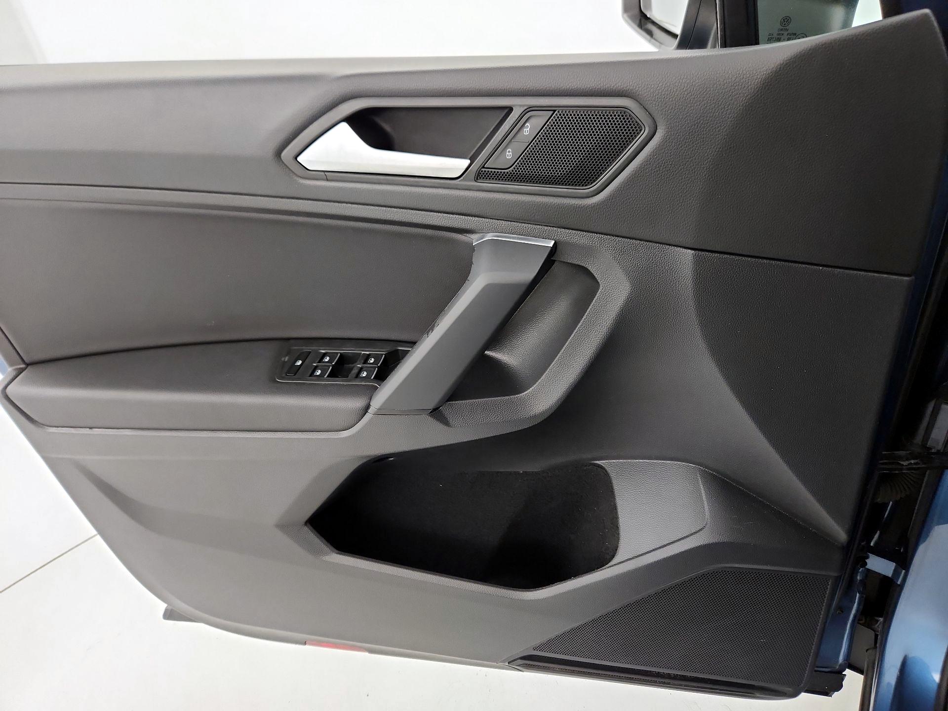 Thumbnail: 2019 Volkswagen Tiguan - 12