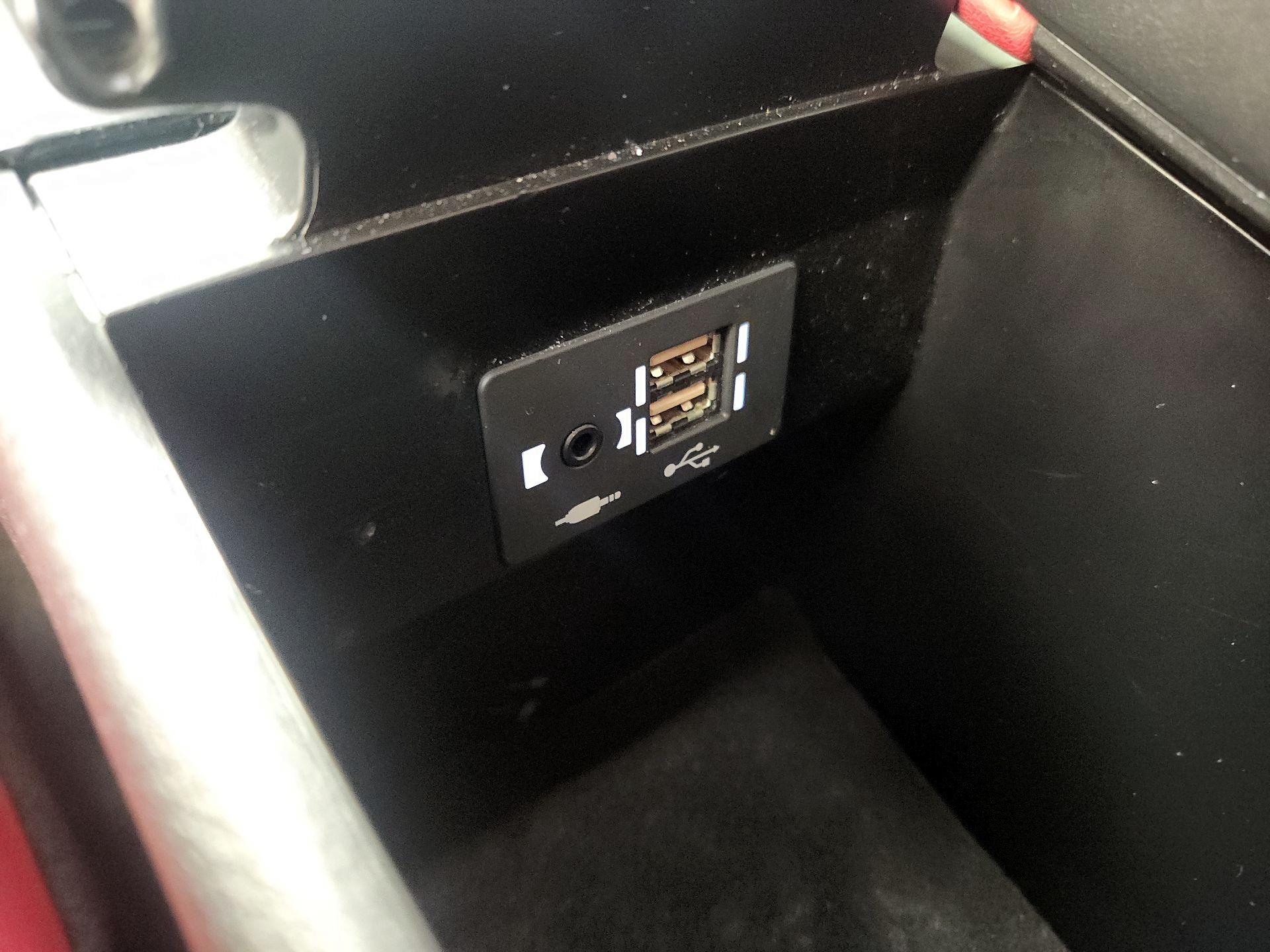 Thumbnail: 2021 Lexus UX - 18