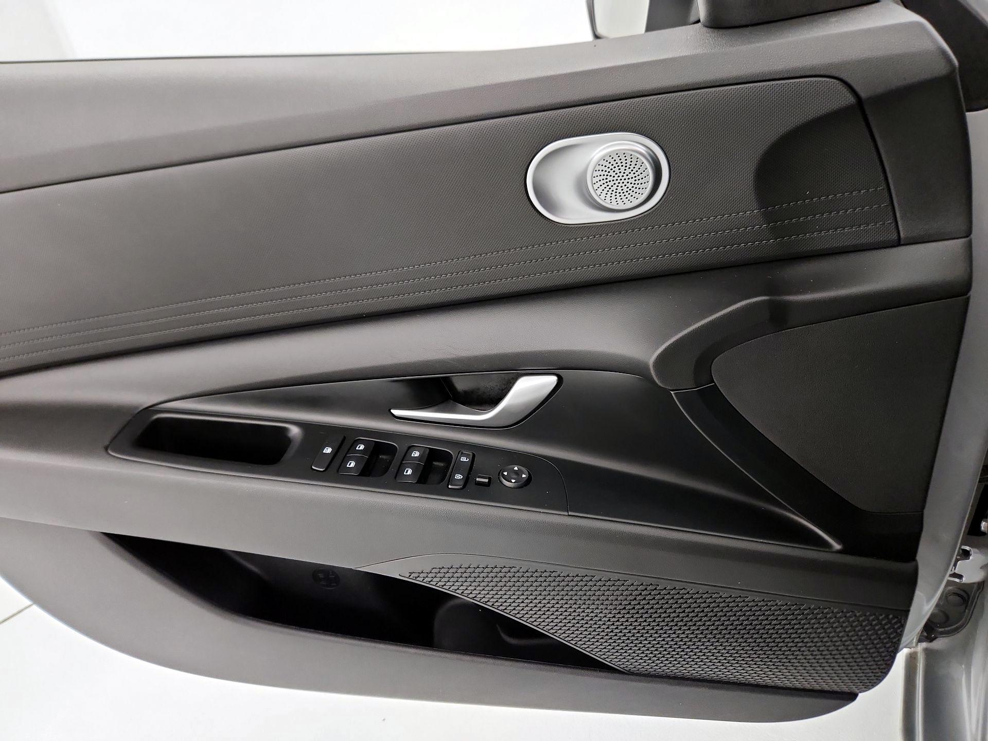 Thumbnail: 2023 Hyundai Elantra - 12