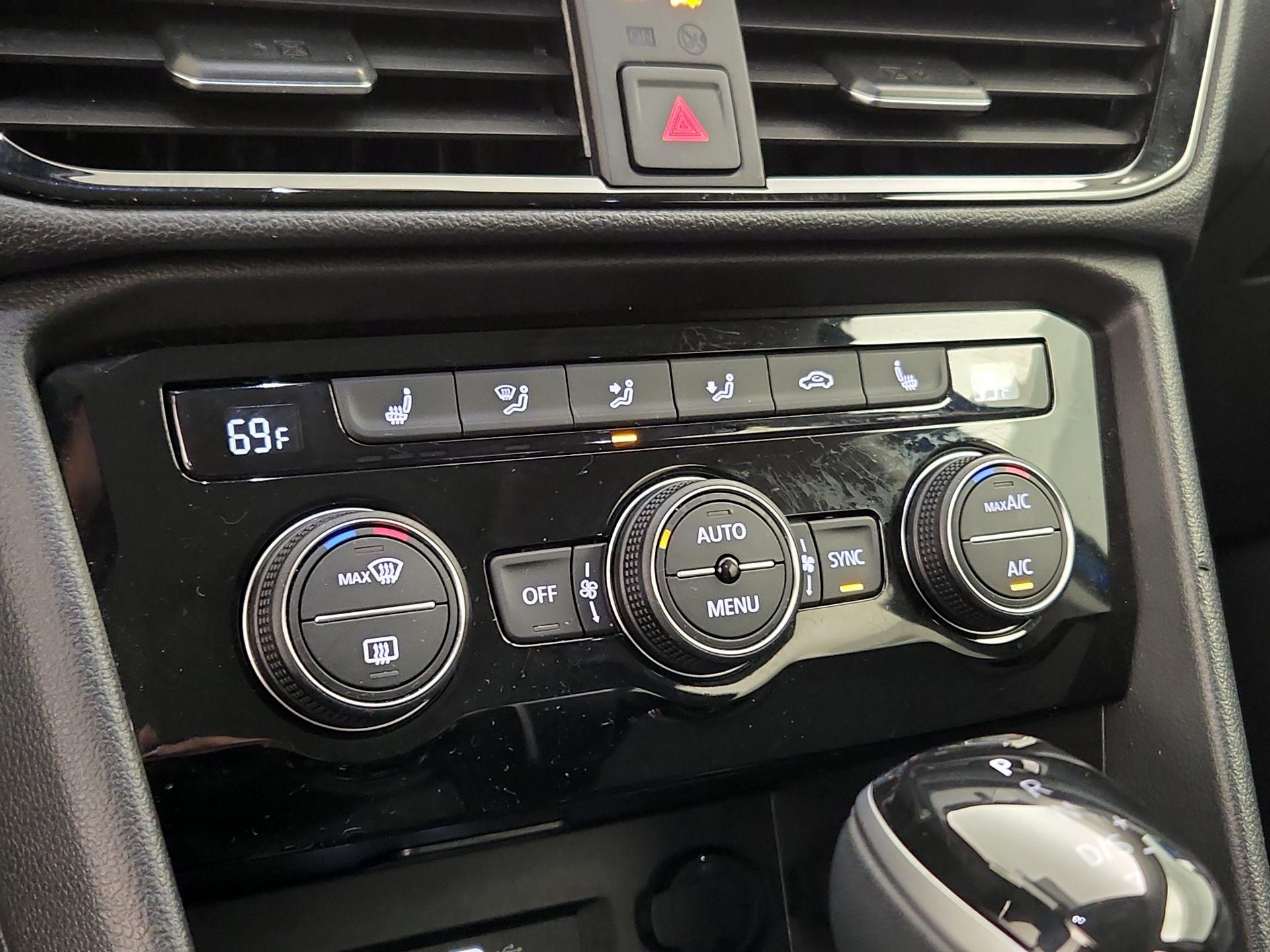 Thumbnail: 2024 Volkswagen Taos - 16