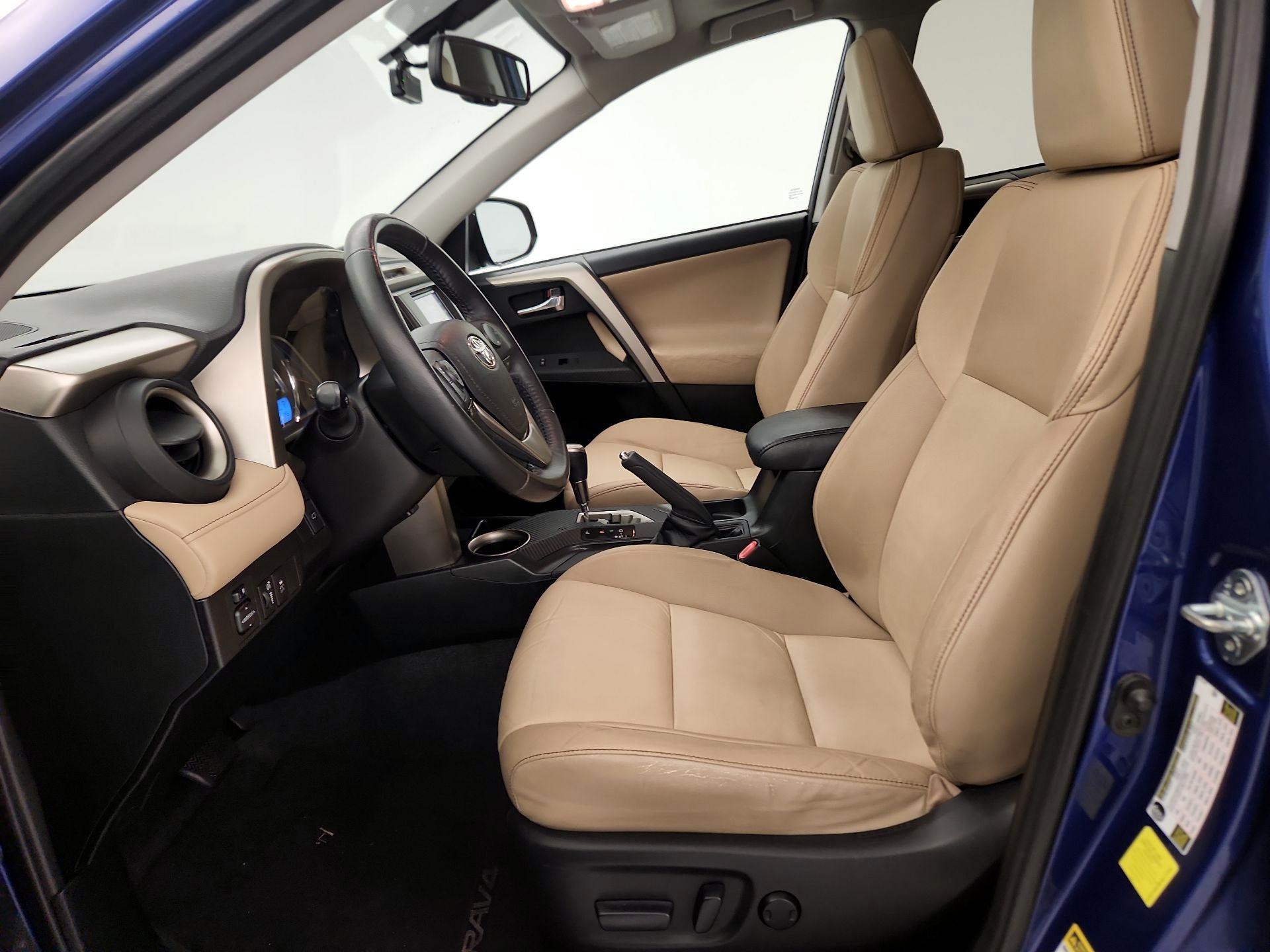 Thumbnail: 2015 Toyota RAV4 - 11