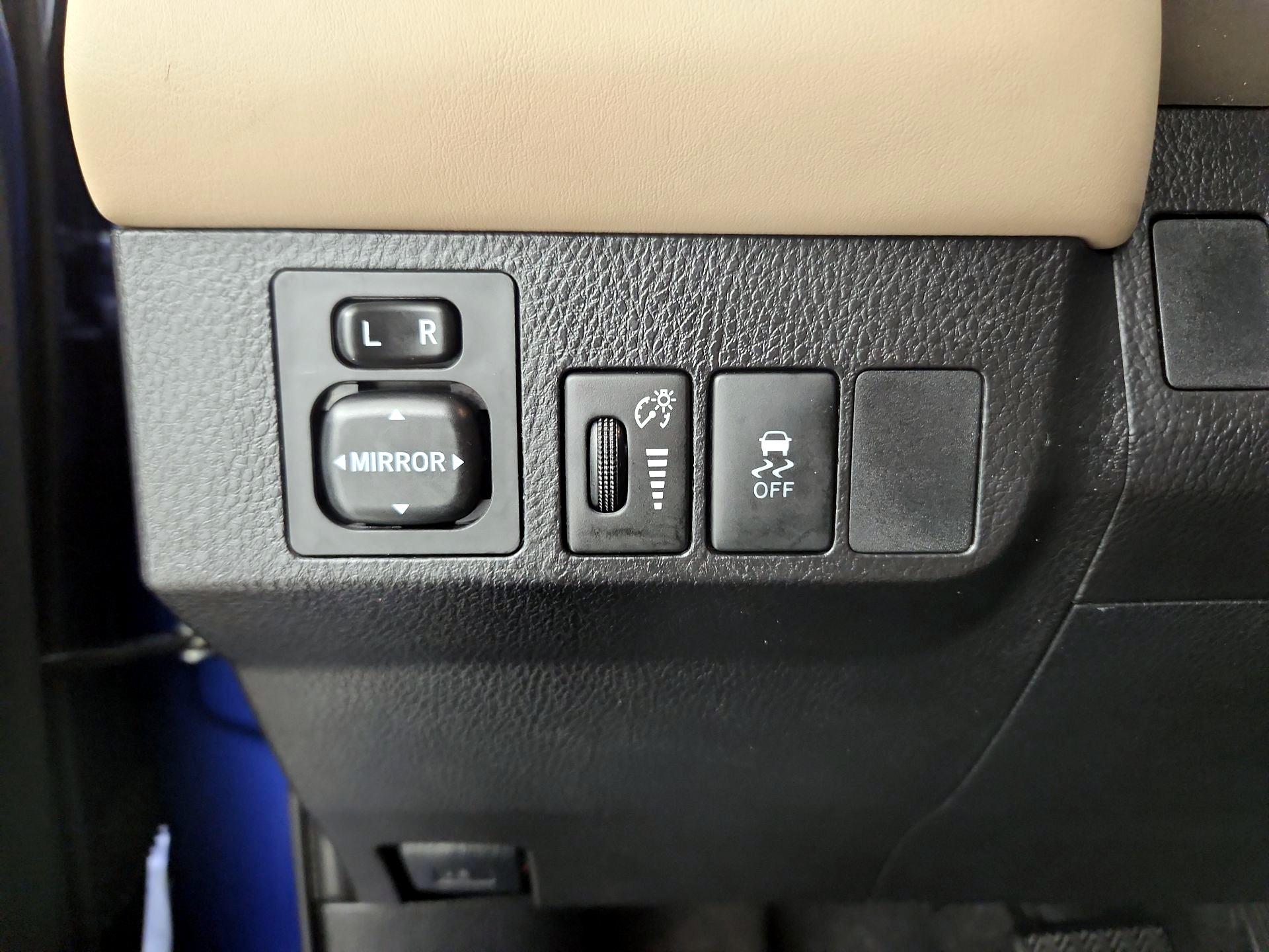 Thumbnail: 2015 Toyota RAV4 - 13