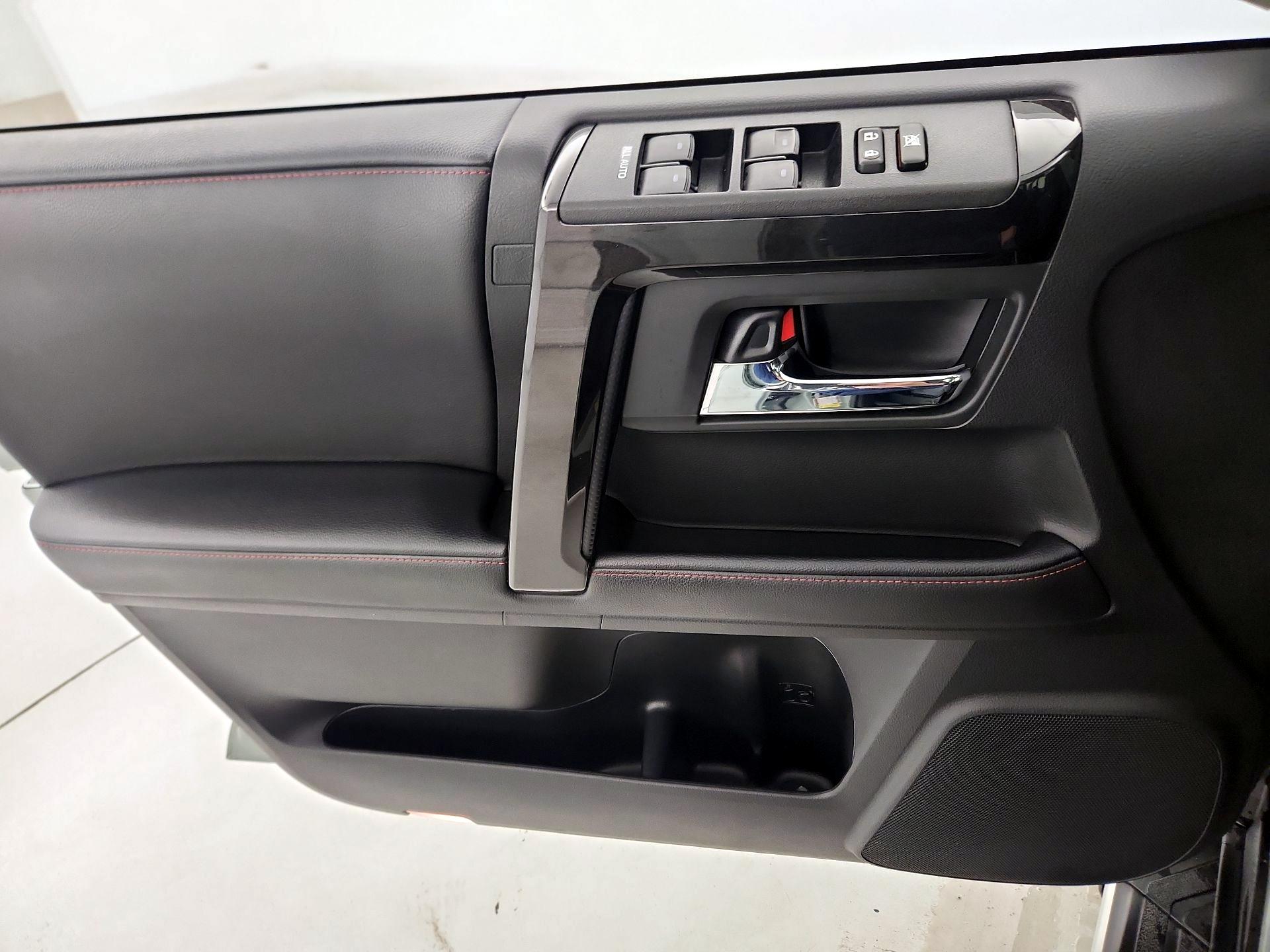 Thumbnail: 2021 Toyota 4Runner - 12