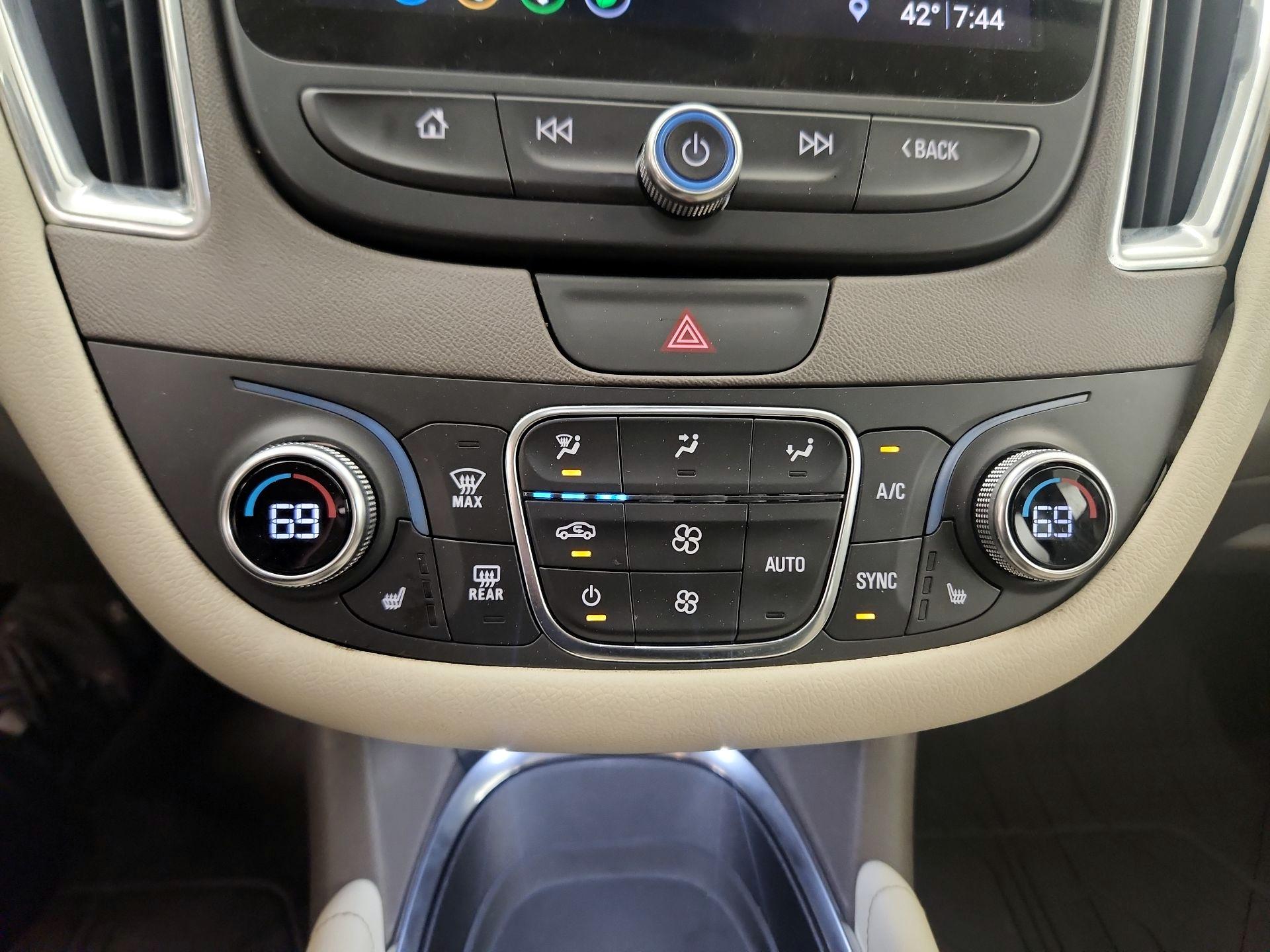 Thumbnail: 2019 Chevrolet Malibu - 16