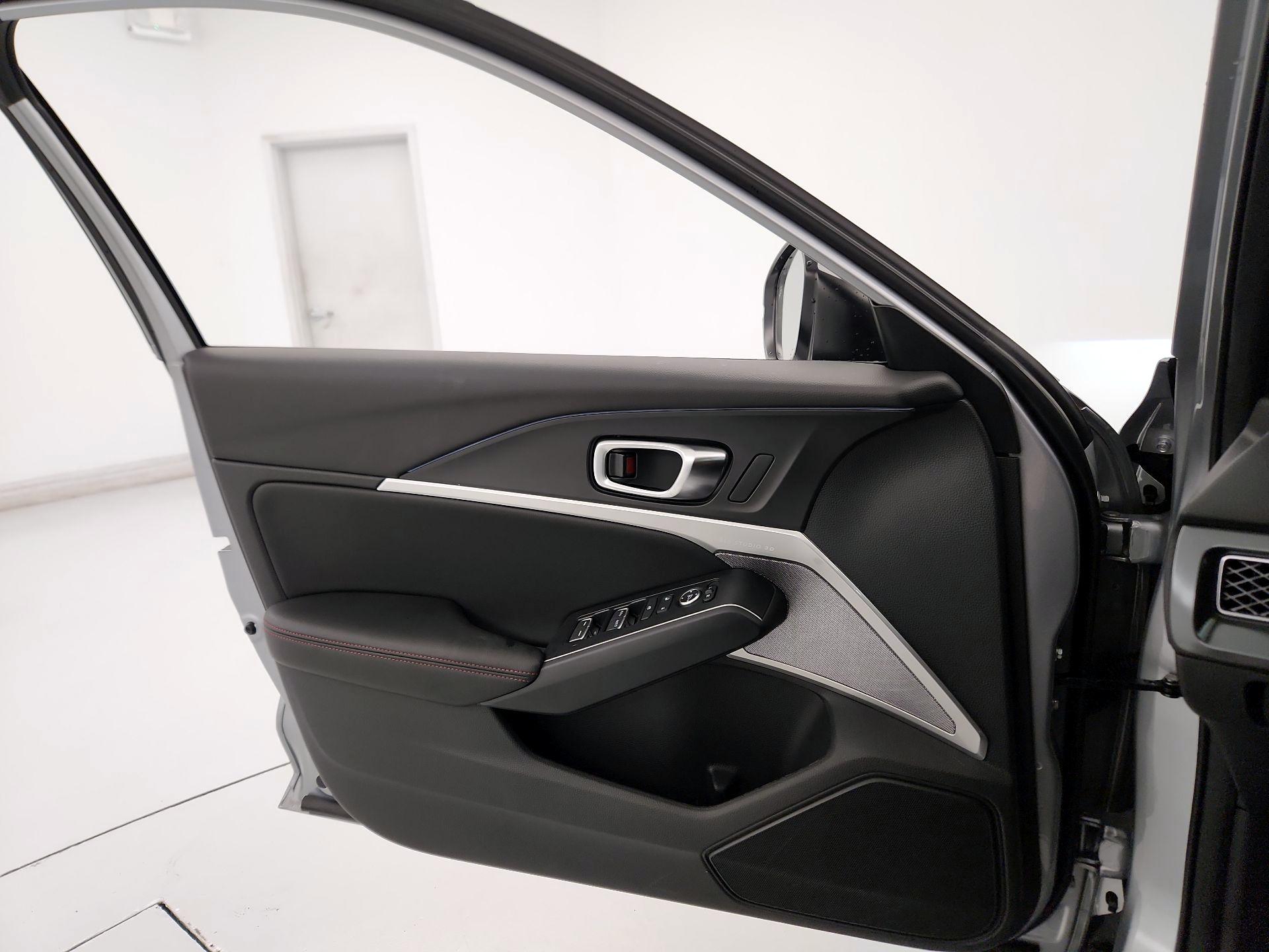 Thumbnail: 2025 Acura Integra - 12