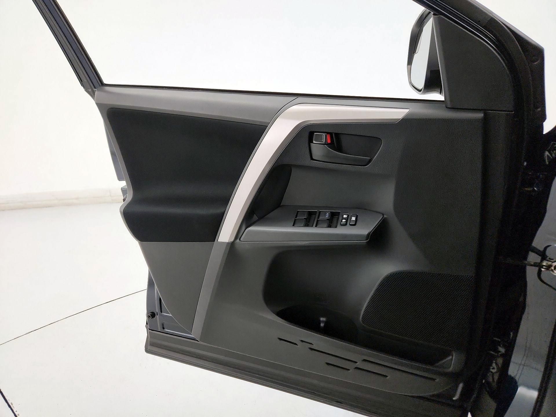 Thumbnail: 2017 Toyota RAV4 - 12