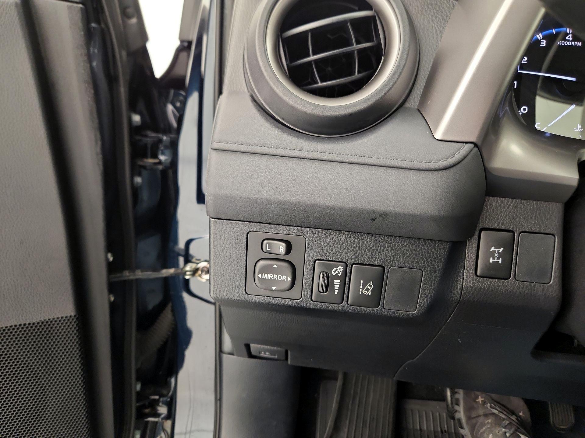 Thumbnail: 2017 Toyota RAV4 - 13