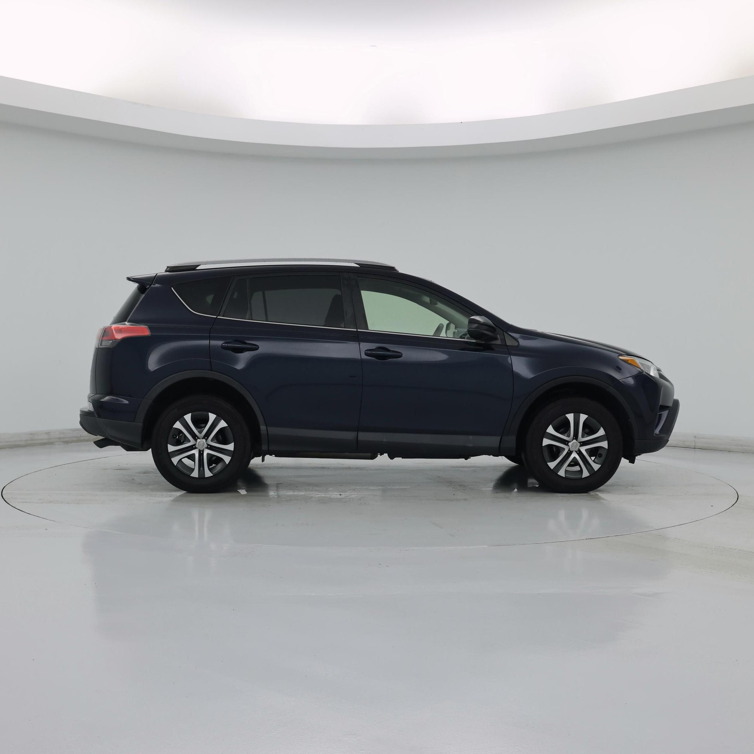 Thumbnail: 2017 Toyota RAV4 - 7