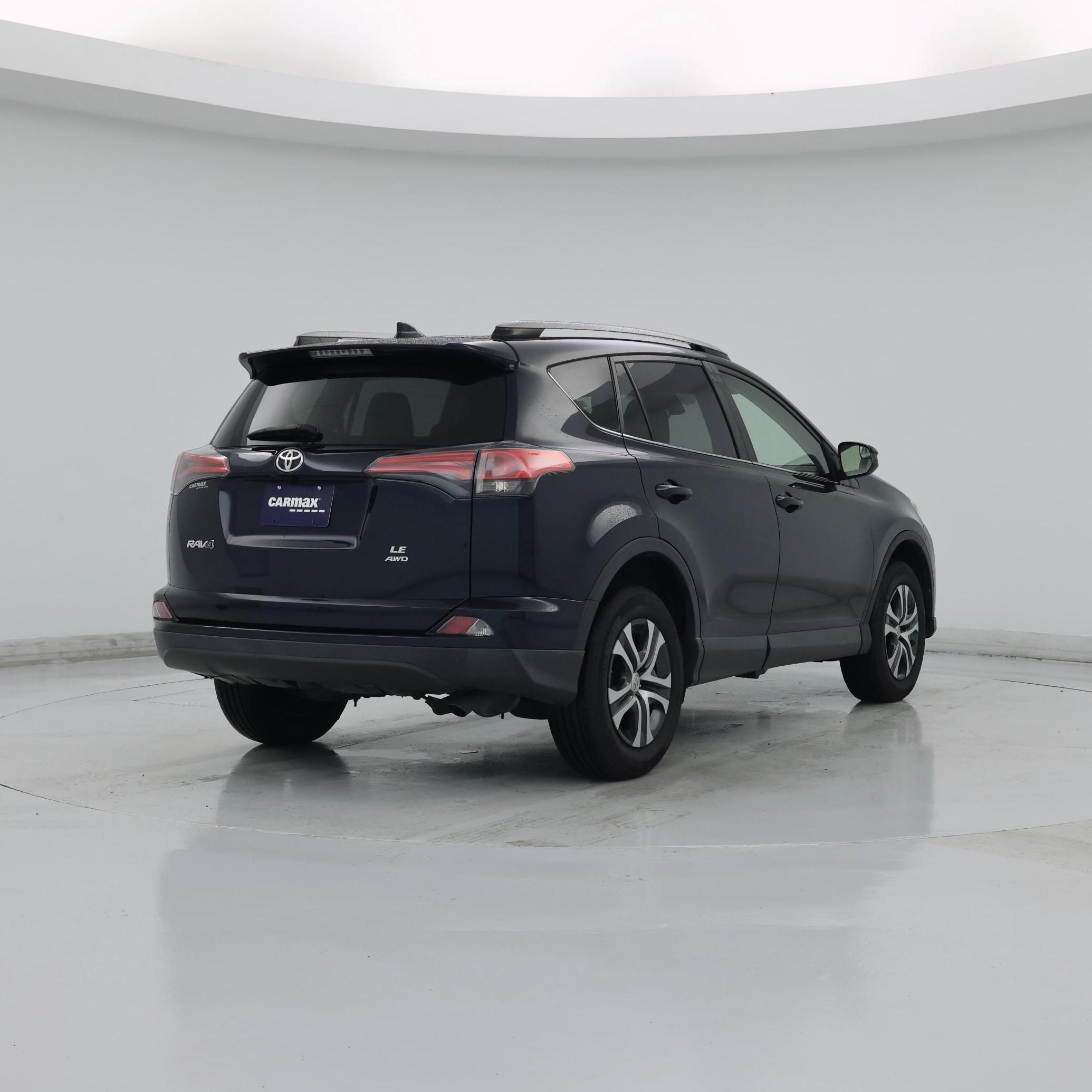 Thumbnail: 2017 Toyota RAV4 - 8