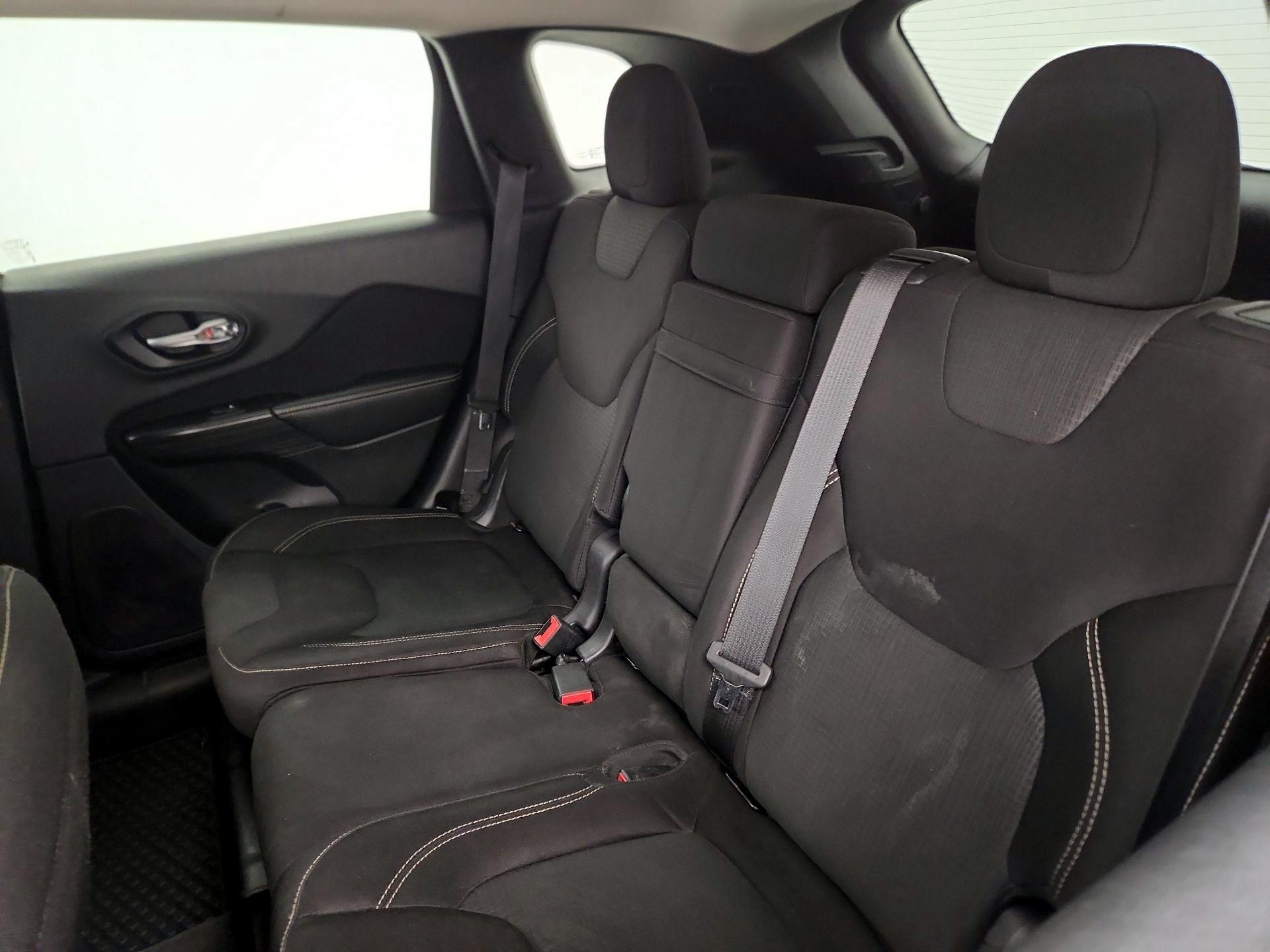 Thumbnail: 2015 Jeep Cherokee - 19