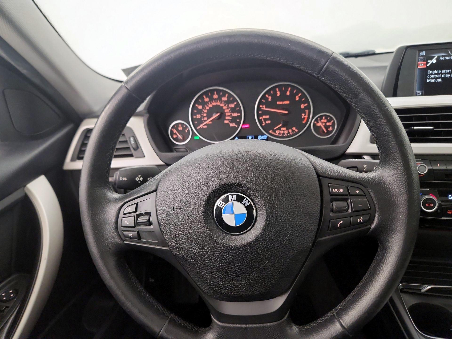 Thumbnail: 2016 BMW 3 Series - 10