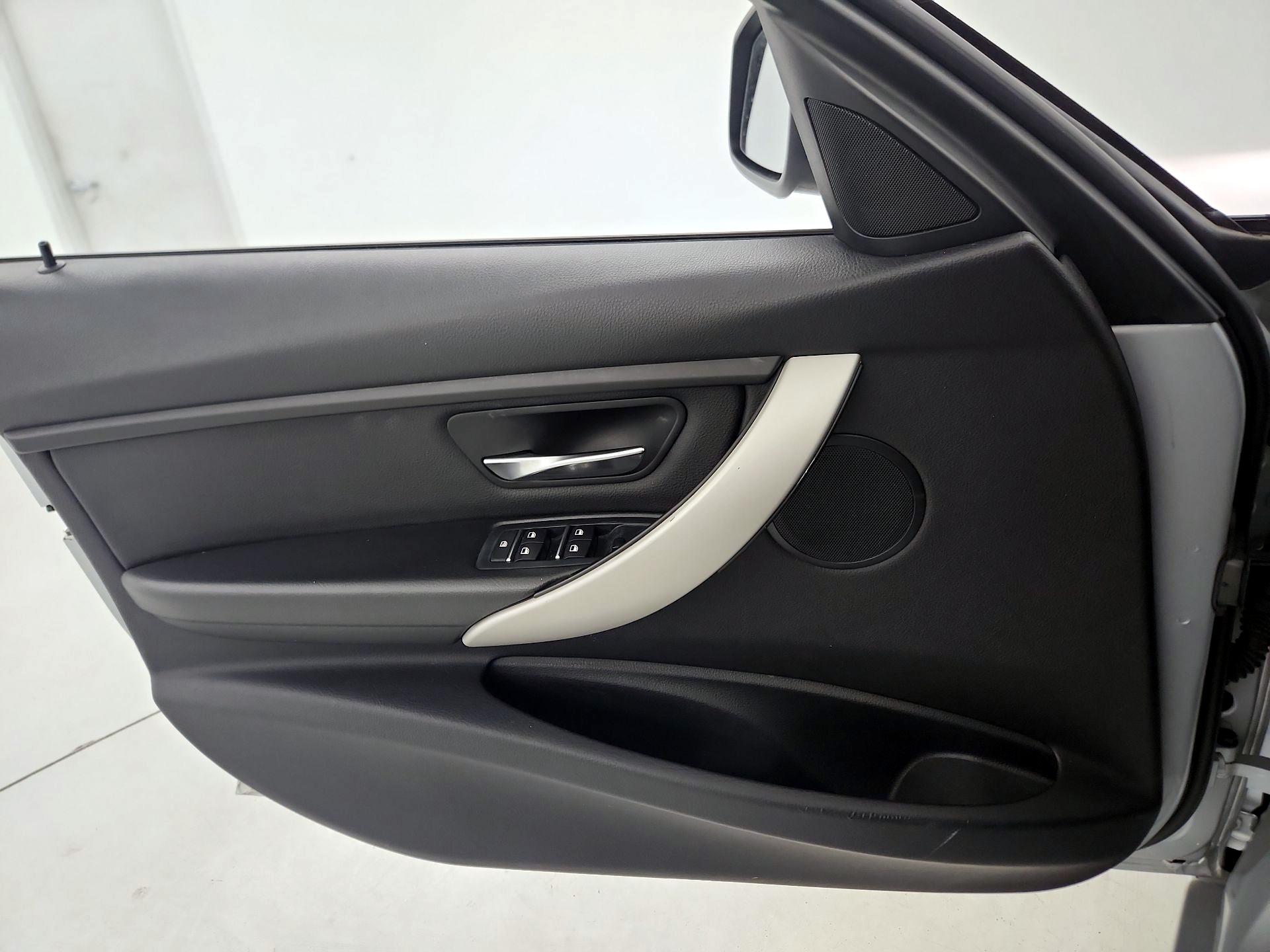 Thumbnail: 2016 BMW 3 Series - 12