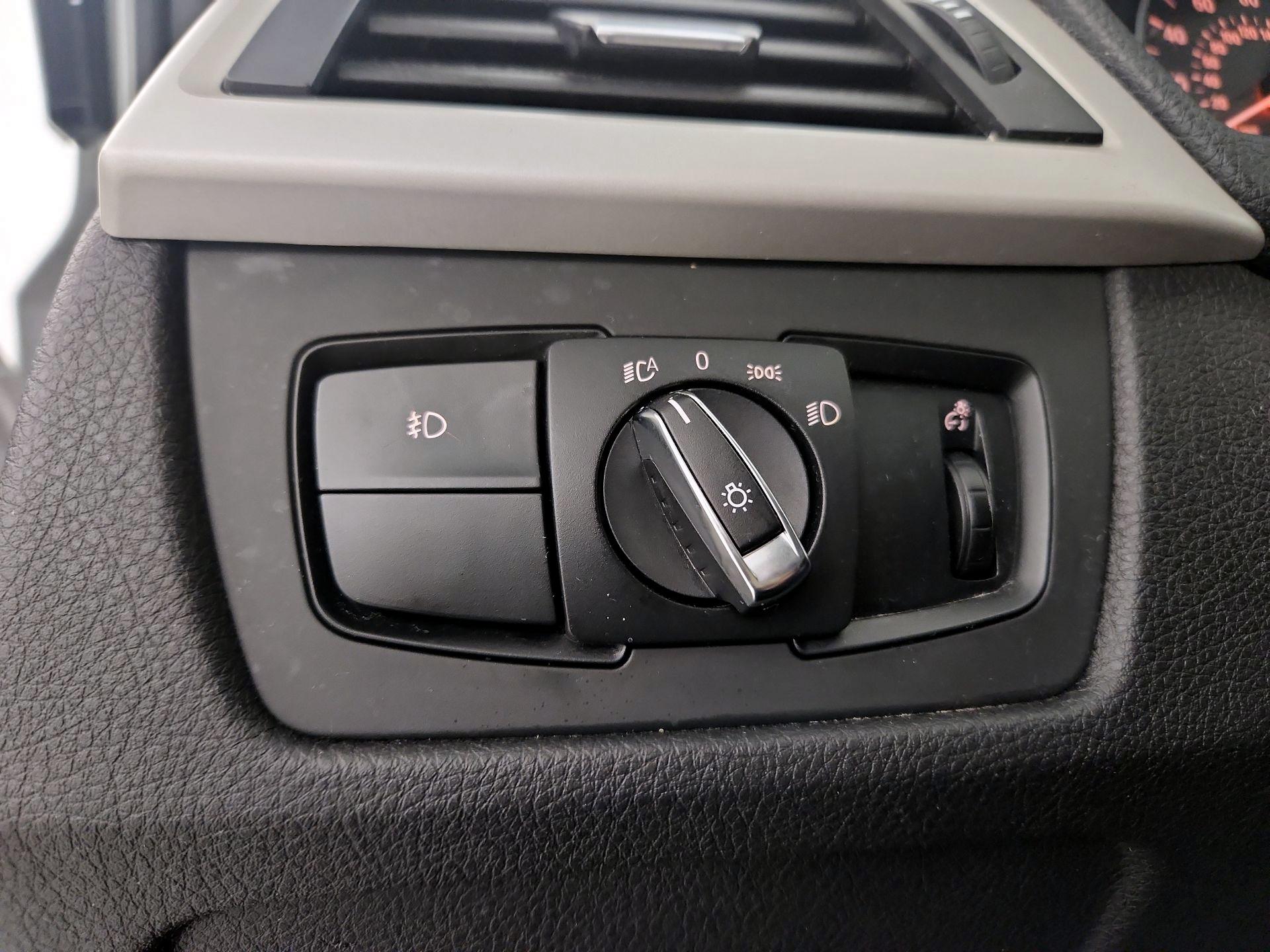 Thumbnail: 2016 BMW 3 Series - 13