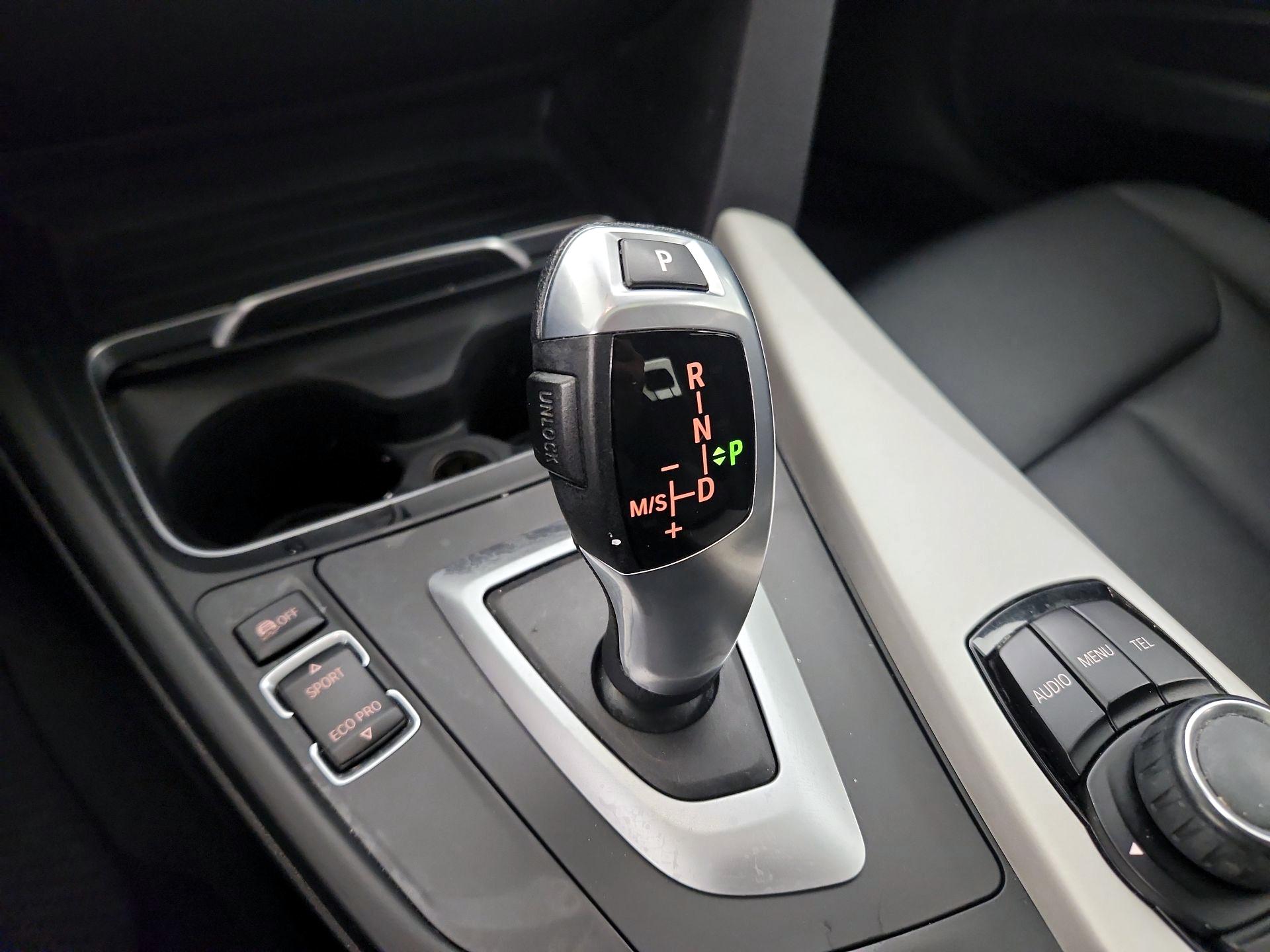 Thumbnail: 2016 BMW 3 Series - 16