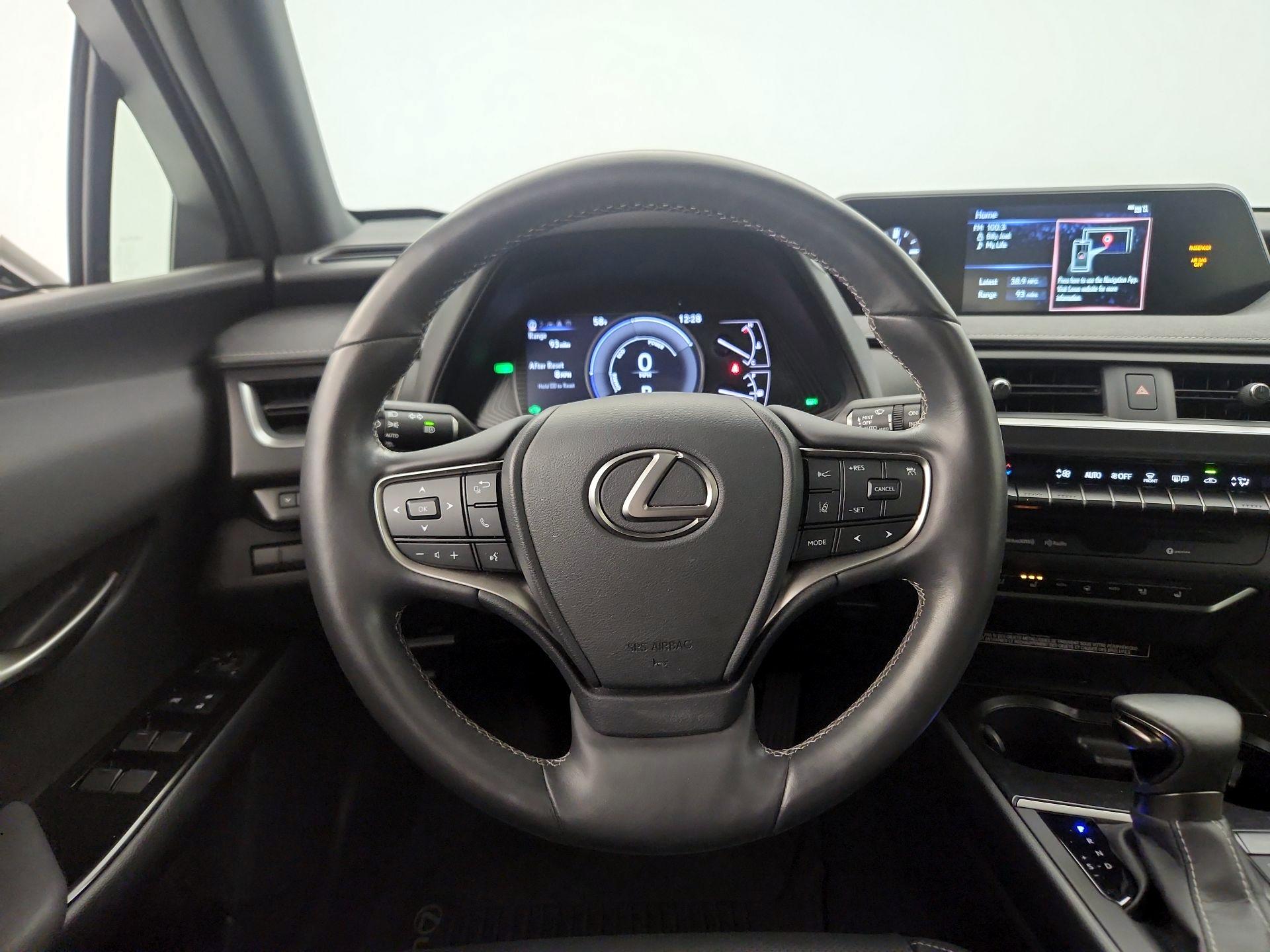 Thumbnail: 2022 Lexus UX - 10