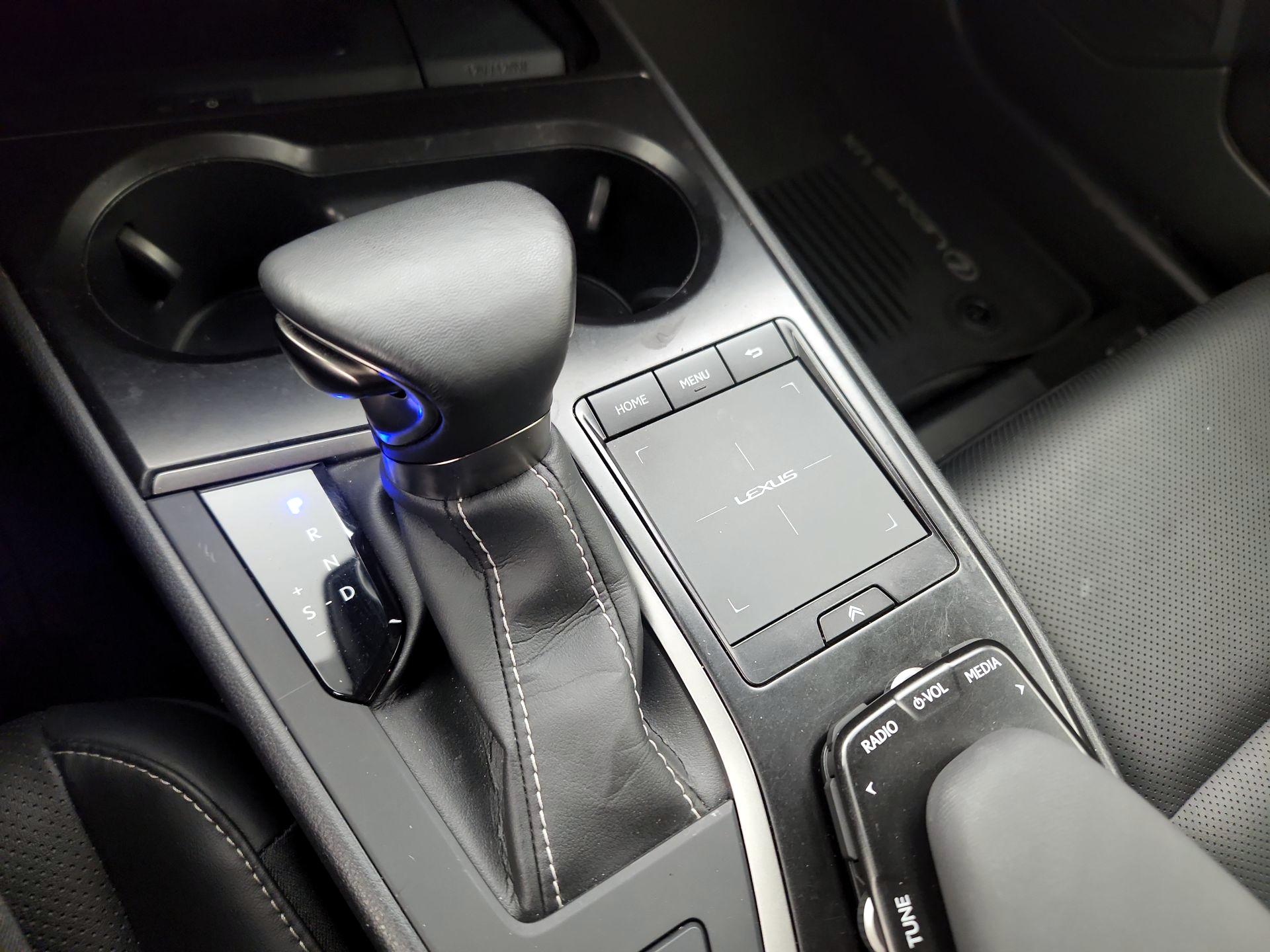 Thumbnail: 2022 Lexus UX - 17