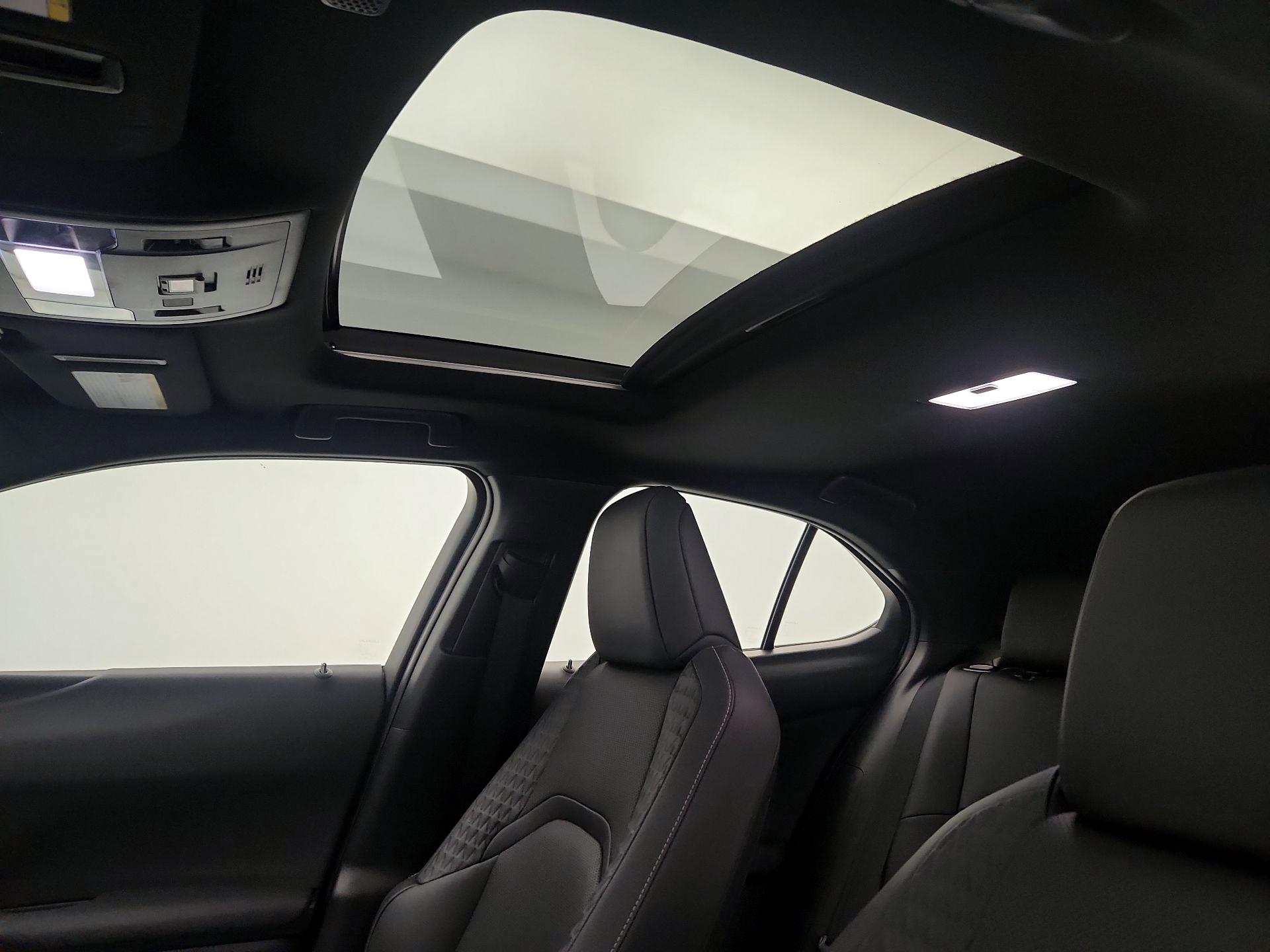 Thumbnail: 2022 Lexus UX - 19