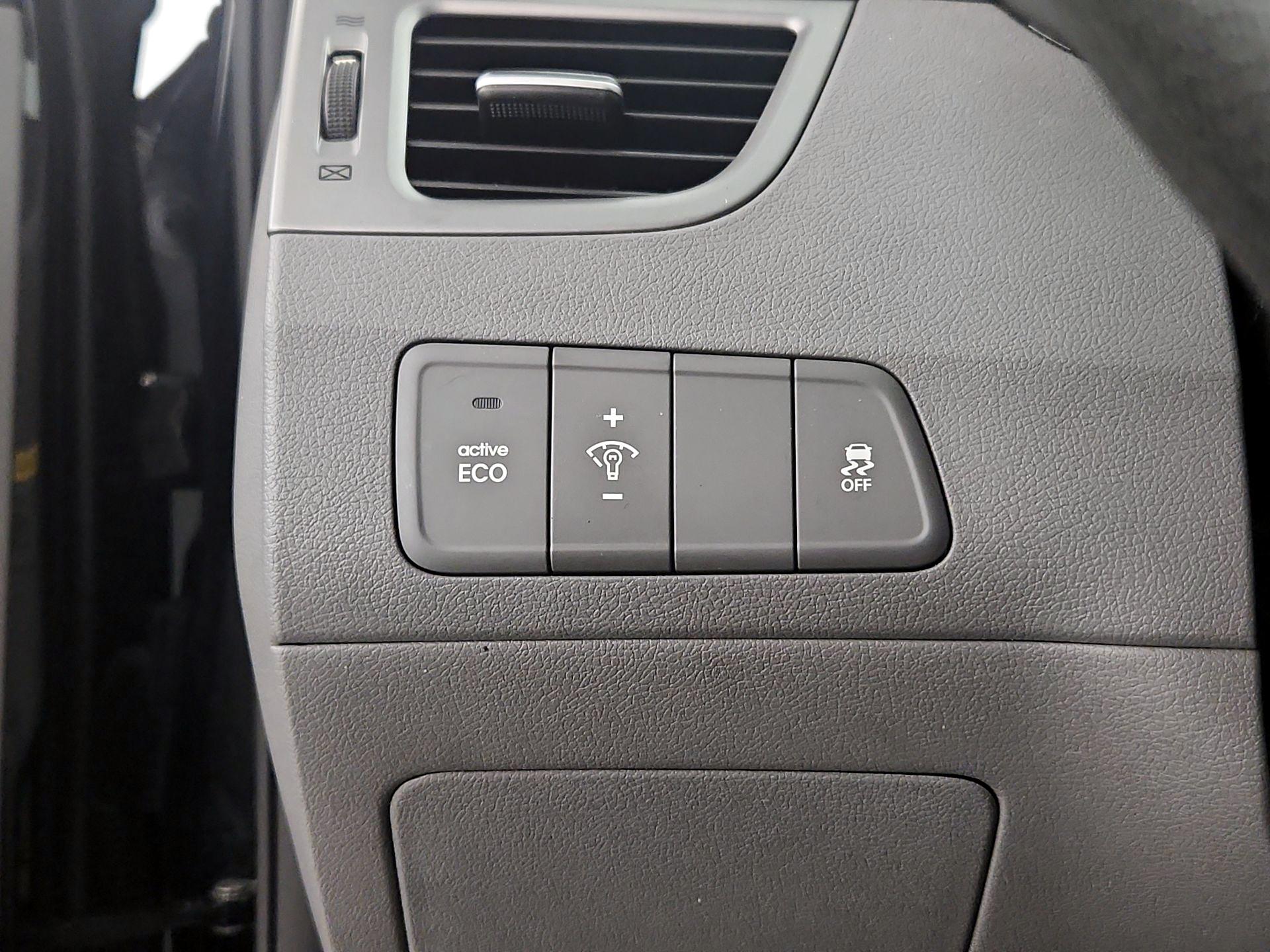 Thumbnail: 2015 Hyundai Elantra - 13