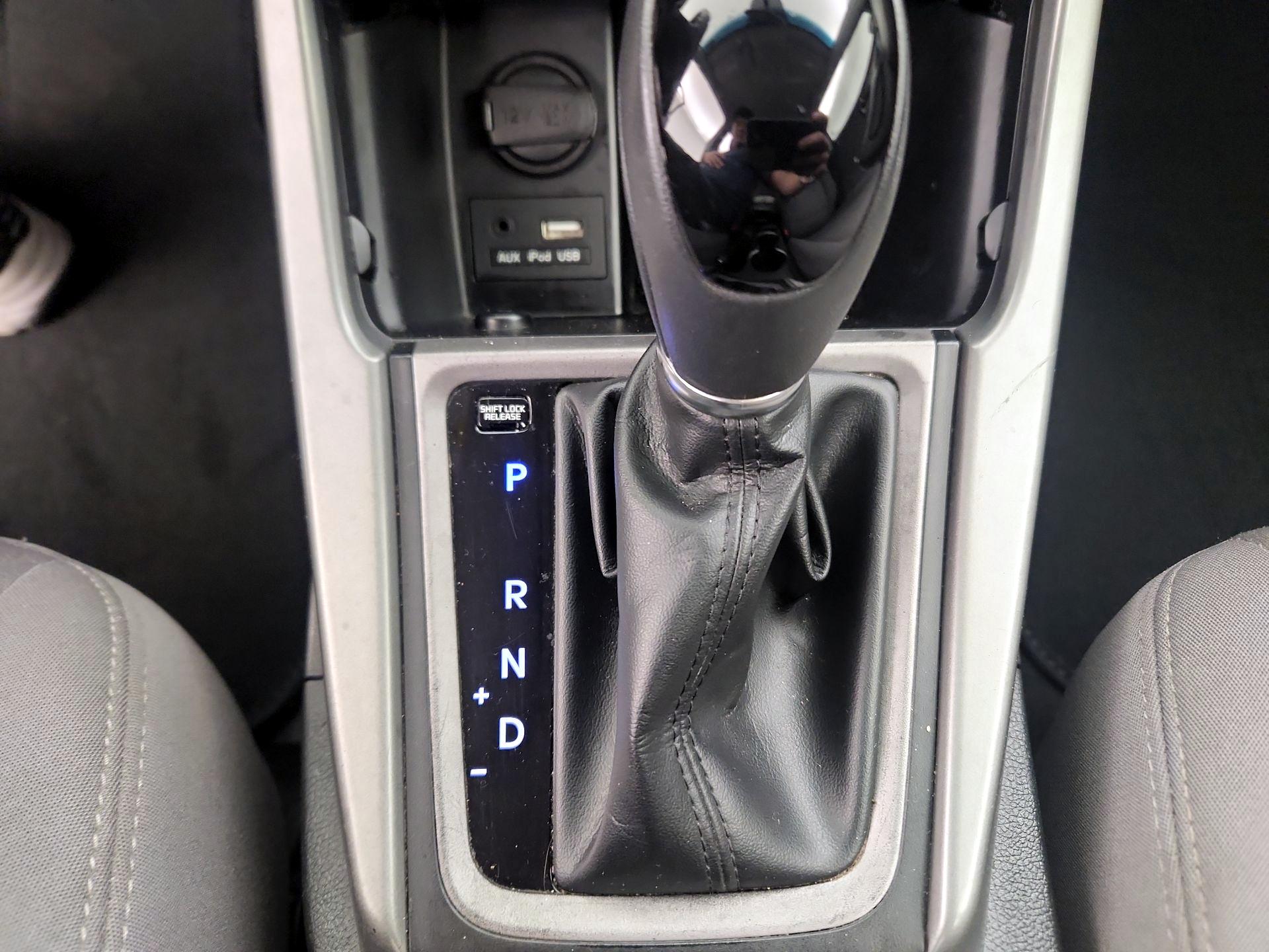 Thumbnail: 2015 Hyundai Elantra - 17