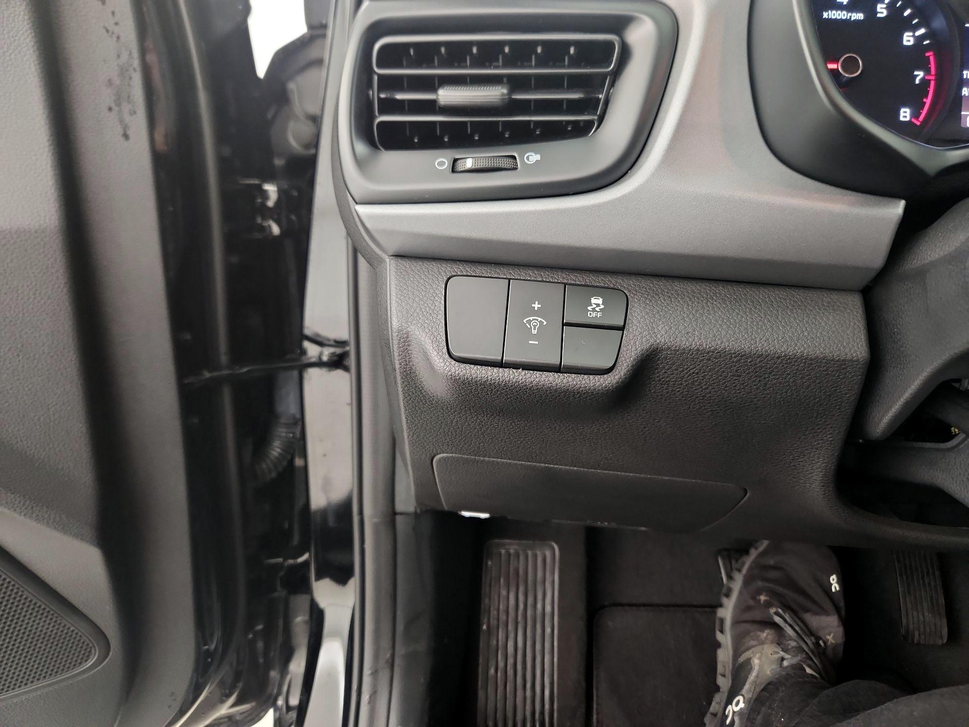 Thumbnail: 2023 Kia Rio - 13