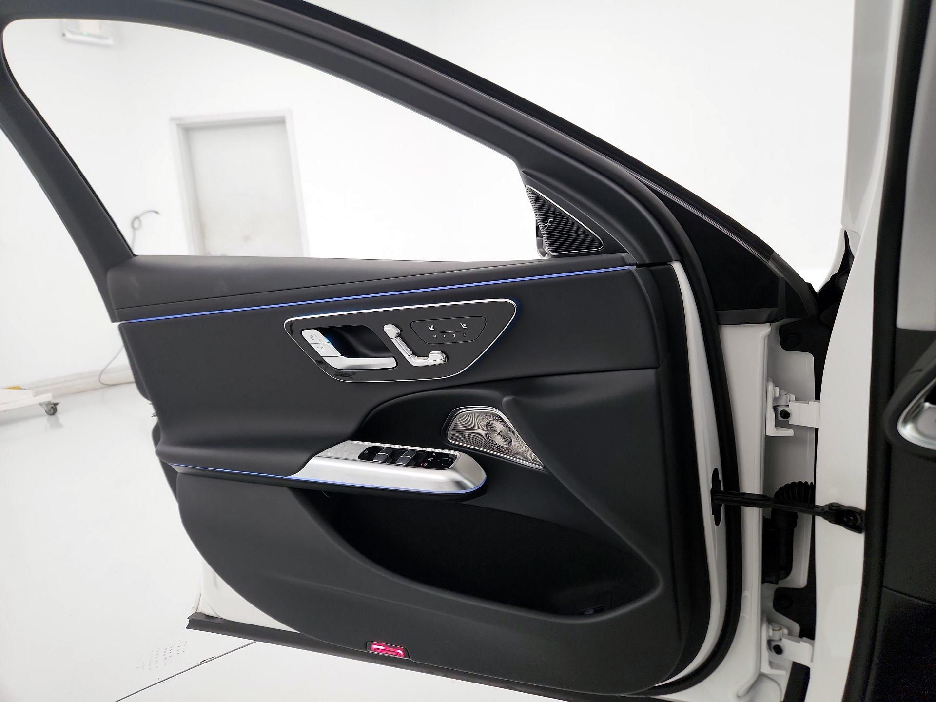 Thumbnail: 2025 Mercedes-Benz E-Class - 12