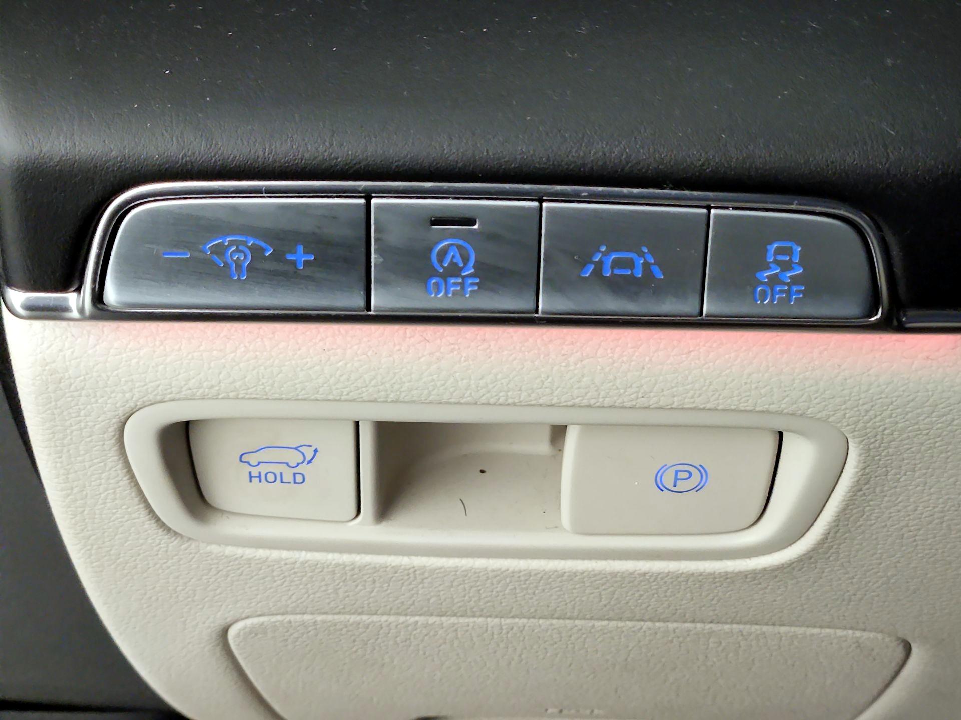 Thumbnail: 2021 Genesis GV80 - 13