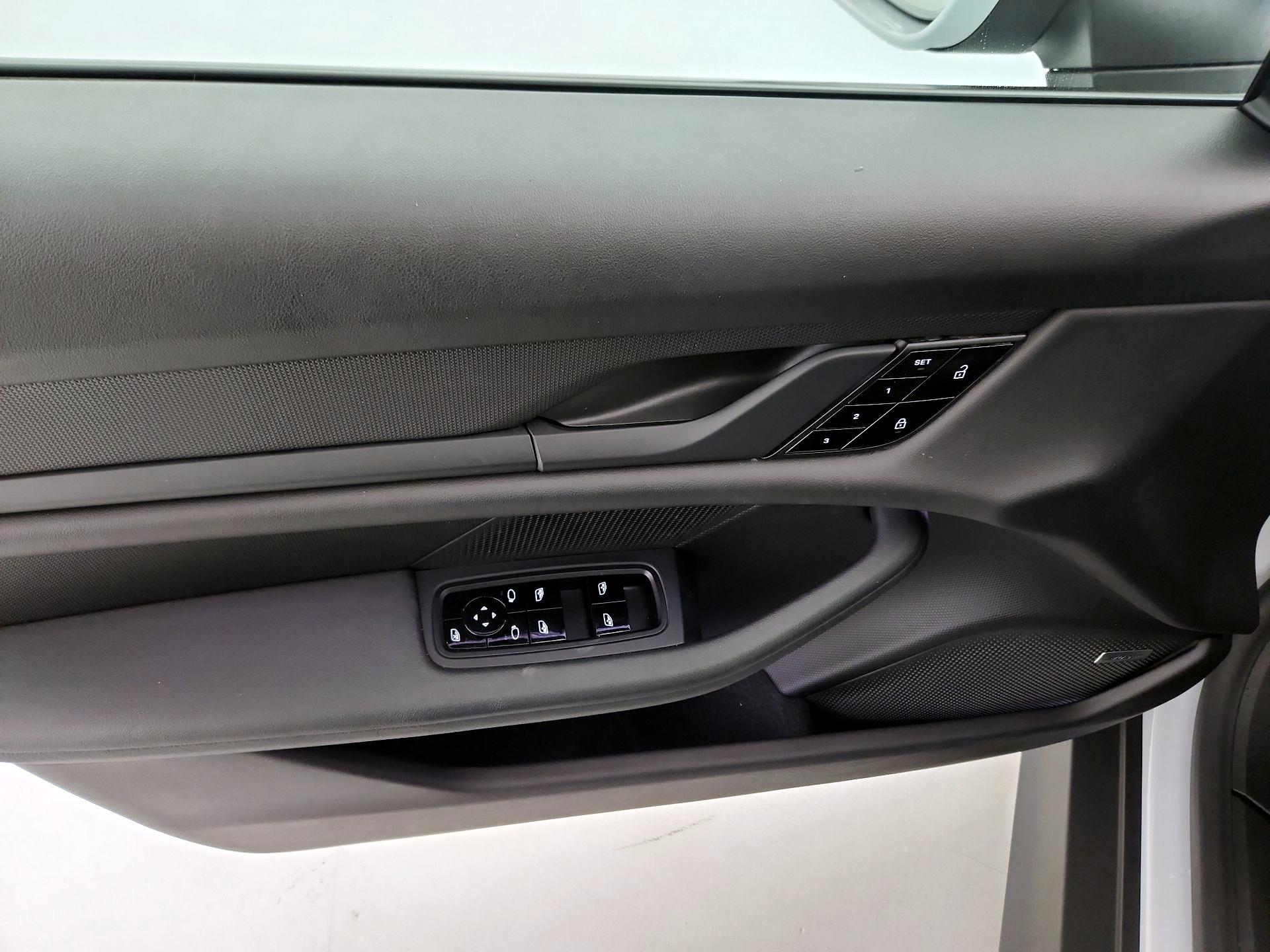 Thumbnail: 2021 Porsche Taycan - 12