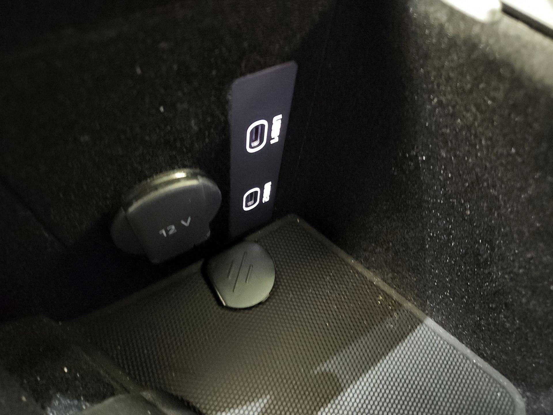 Thumbnail: 2021 Porsche Taycan - 19