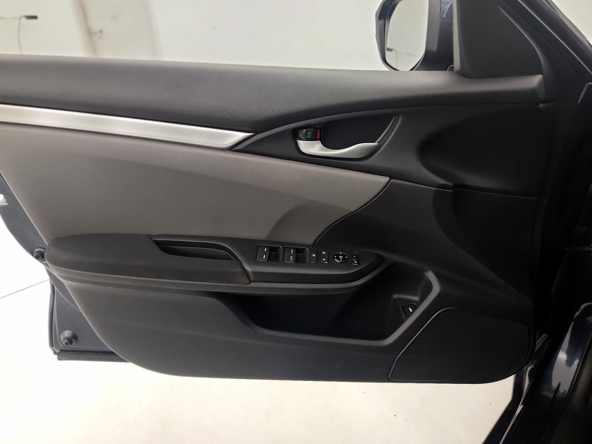 Thumbnail: 2016 Honda Civic - 12