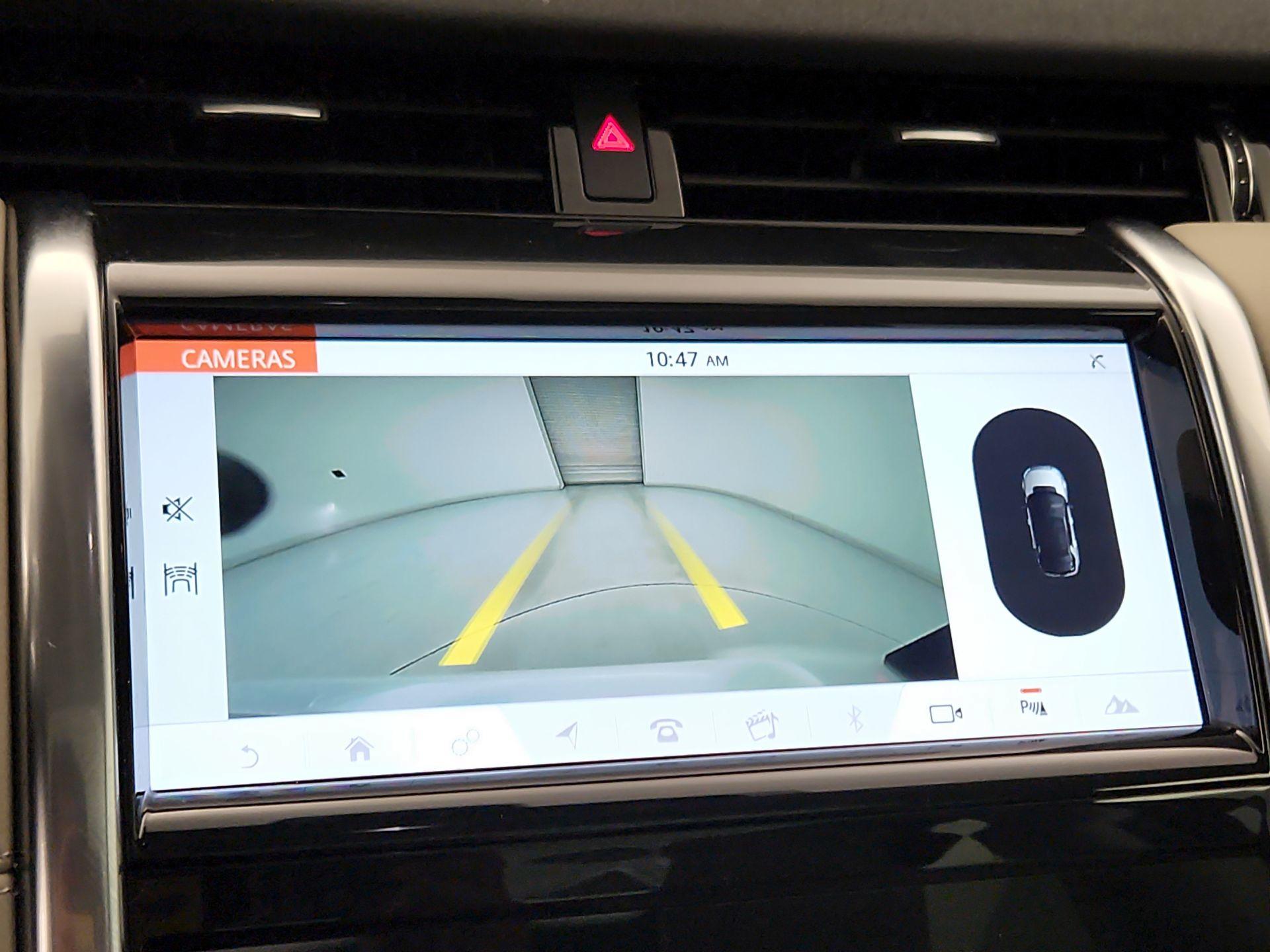 Thumbnail: 2020 Land Rover Discovery Sport - 14