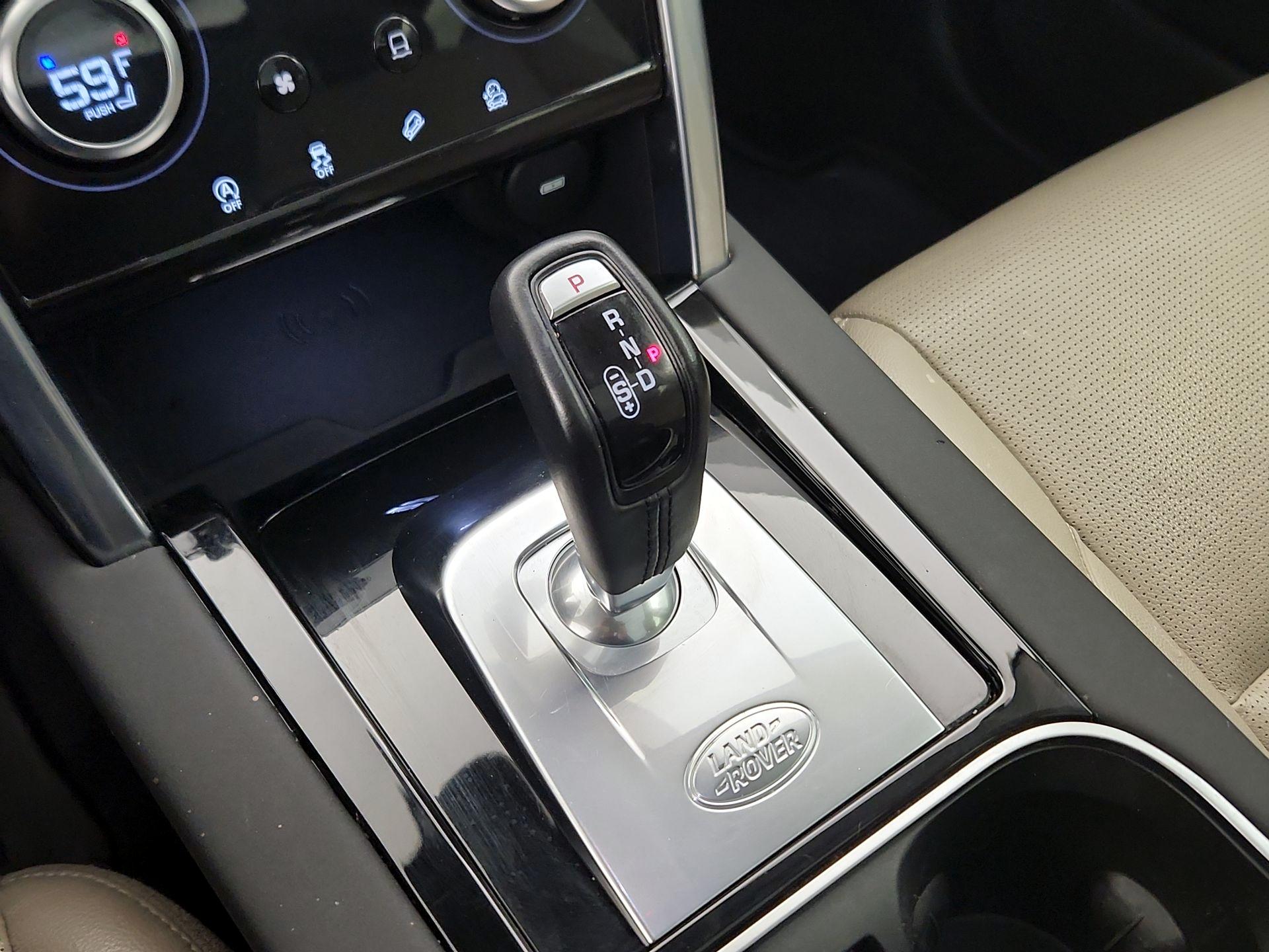 Thumbnail: 2020 Land Rover Discovery Sport - 17