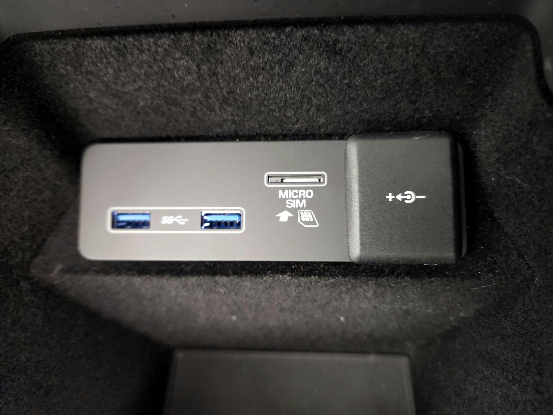 Thumbnail: 2020 Land Rover Discovery Sport - 18