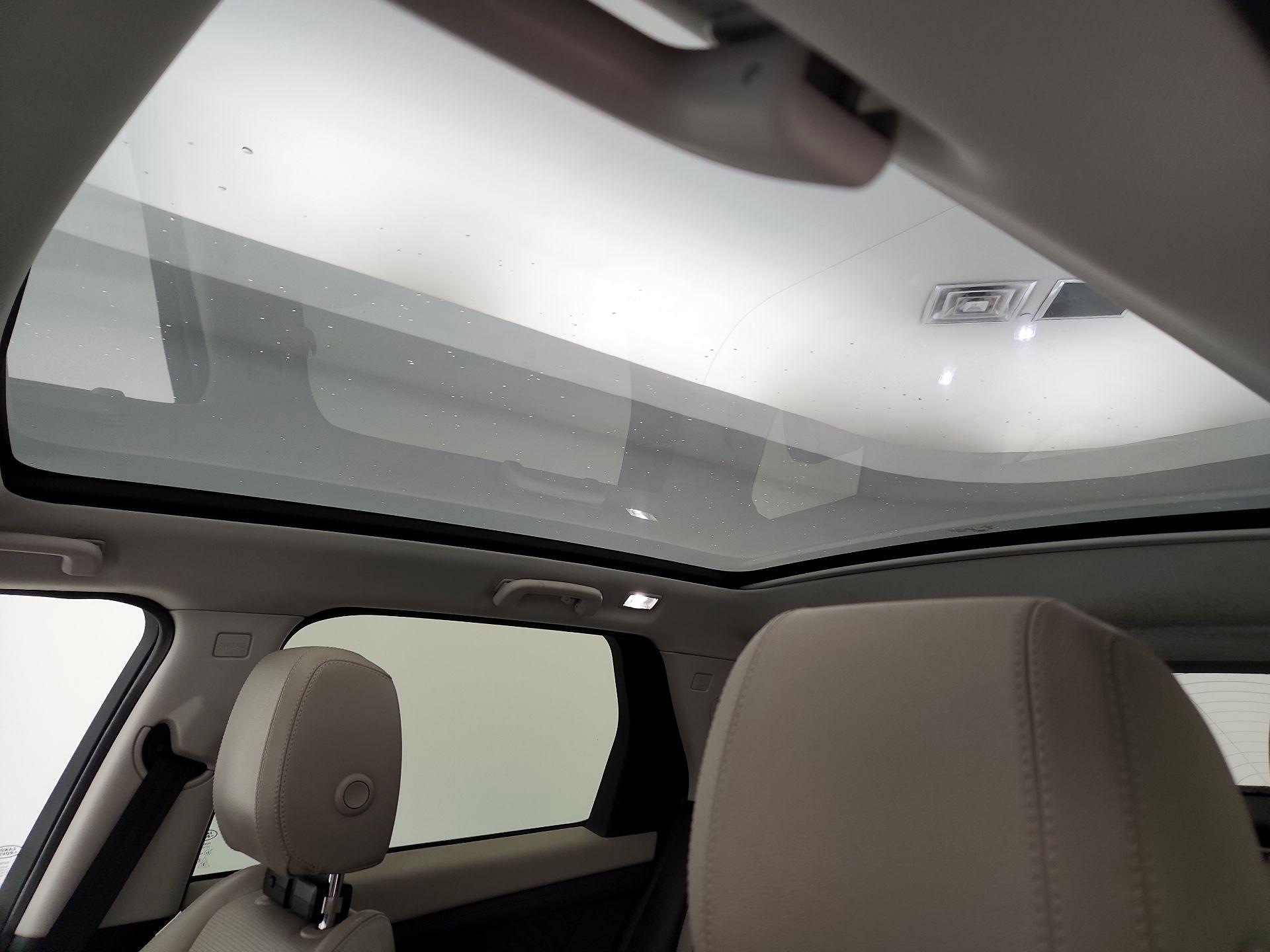 Thumbnail: 2020 Land Rover Discovery Sport - 19