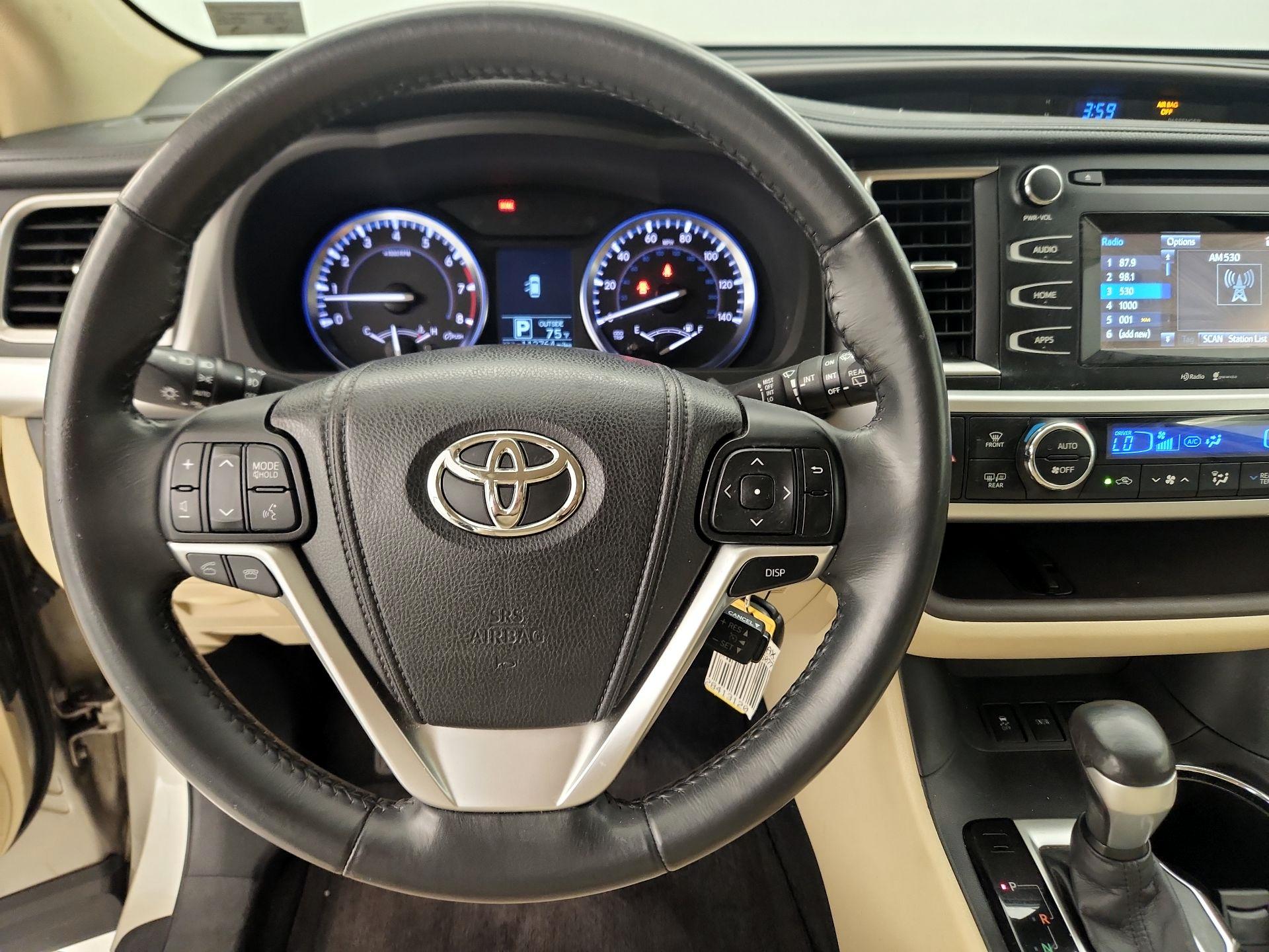 Thumbnail: 2015 Toyota Highlander - 10